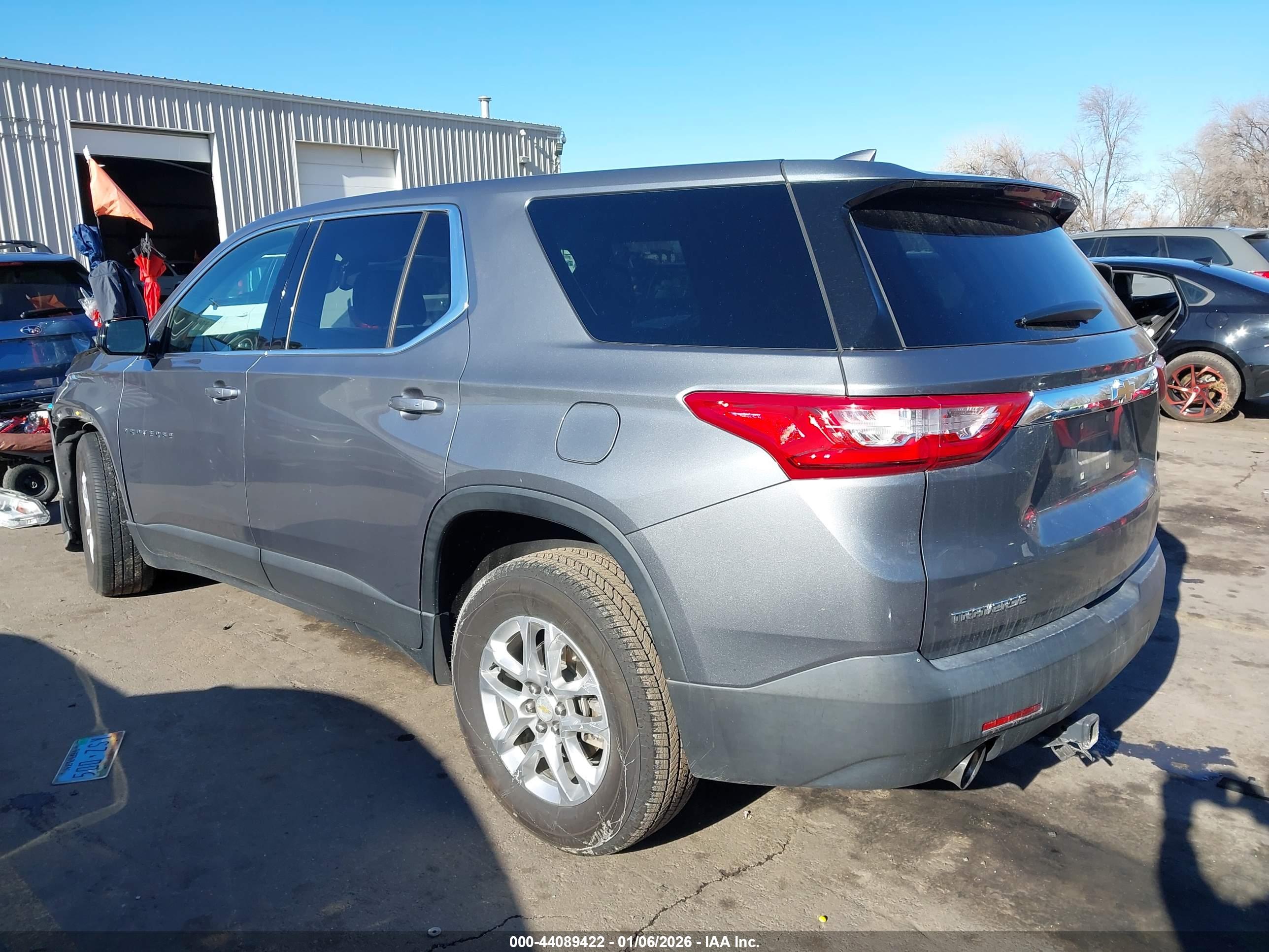 CHEVROLET TRAVERSE image 3