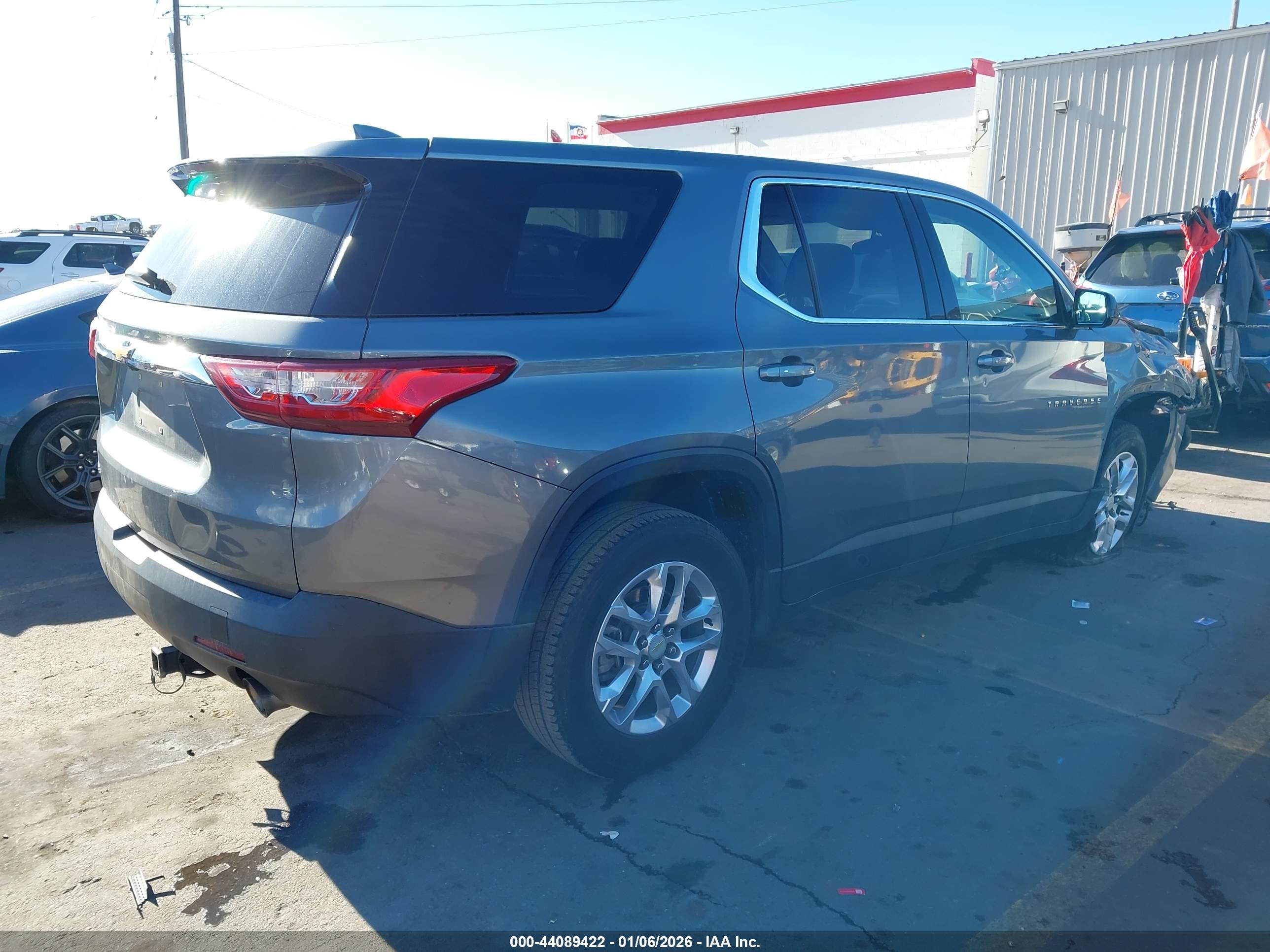 CHEVROLET TRAVERSE image 4