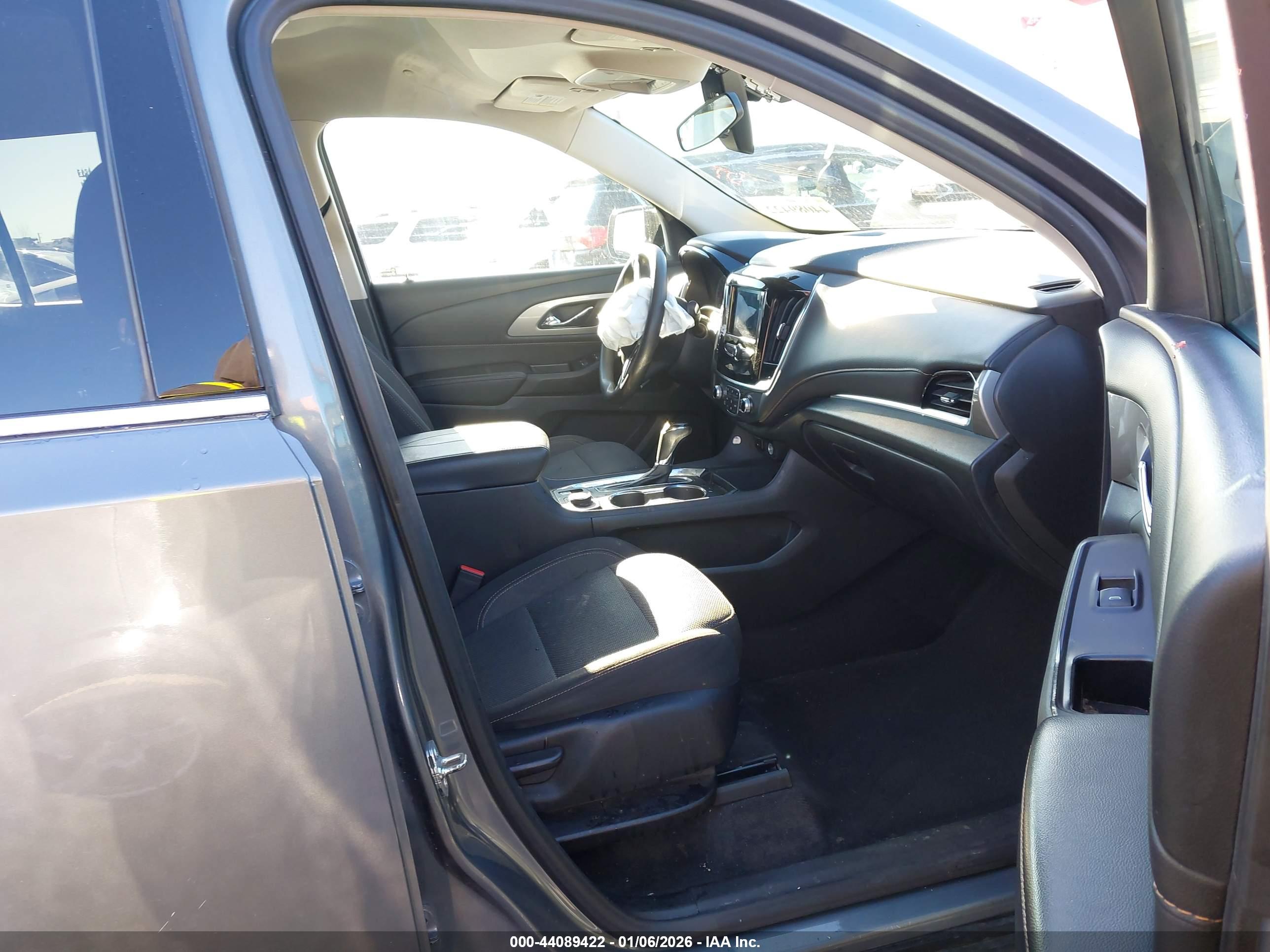 CHEVROLET TRAVERSE image 5