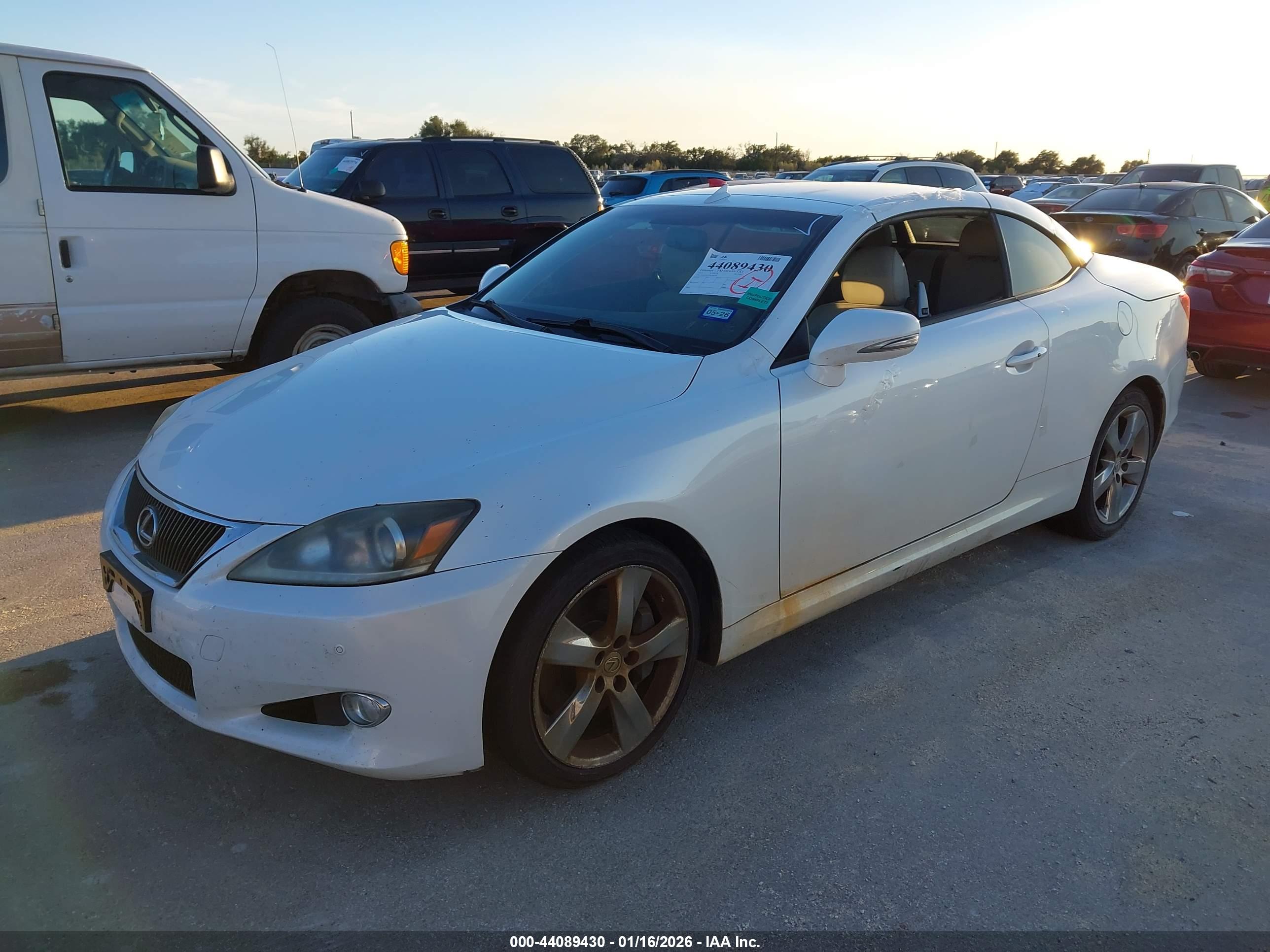 LEXUS IS image 2