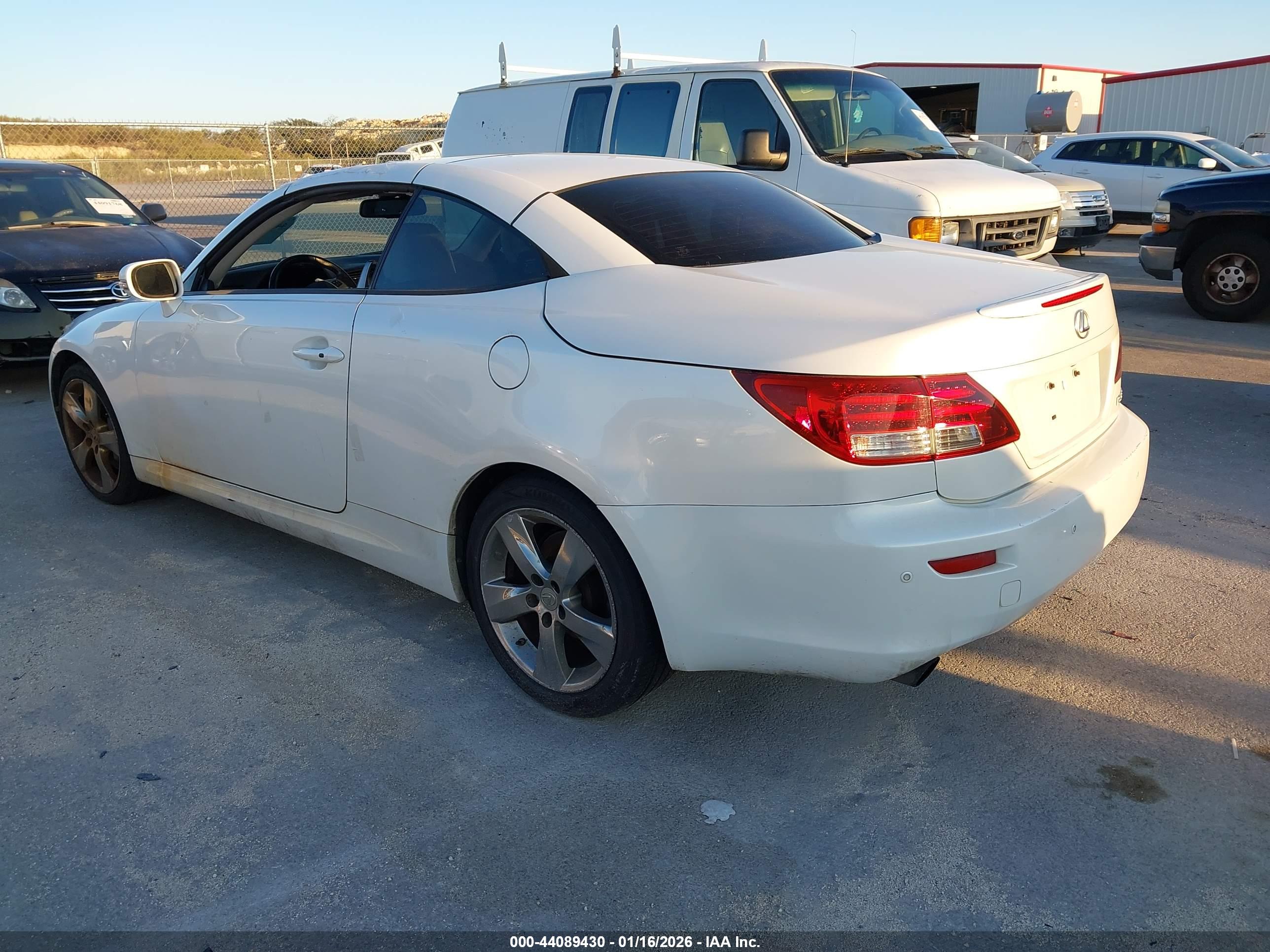 LEXUS IS image 3