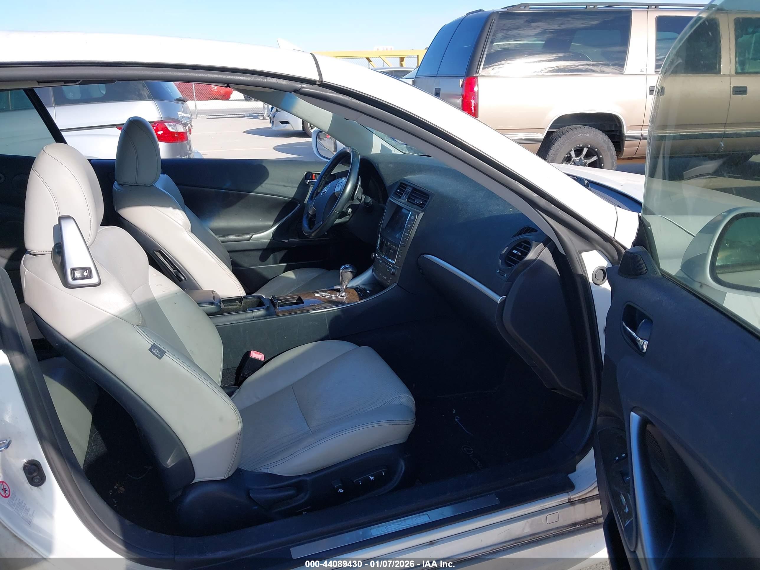 LEXUS IS image 5