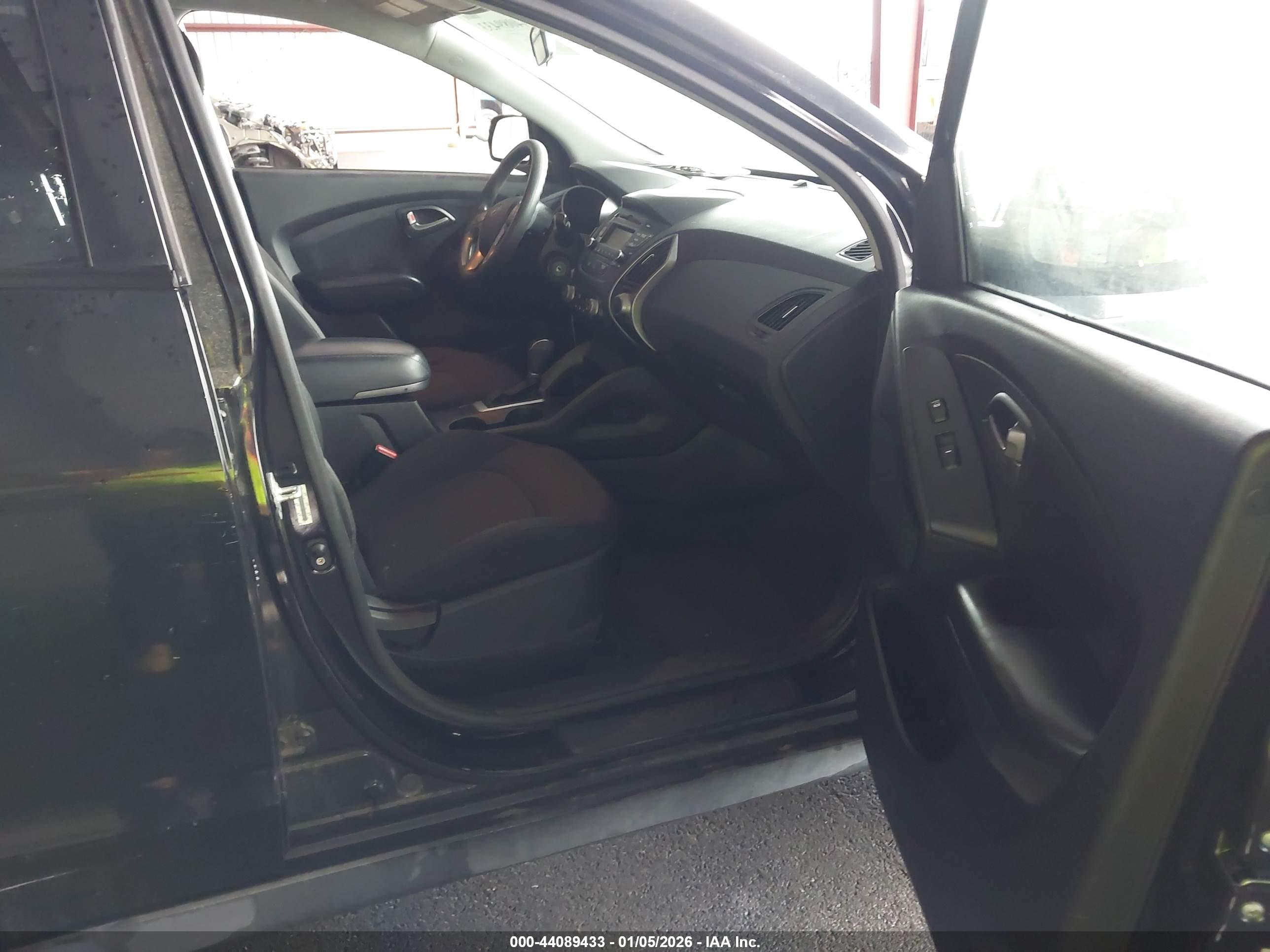 HYUNDAI TUCSON image 5