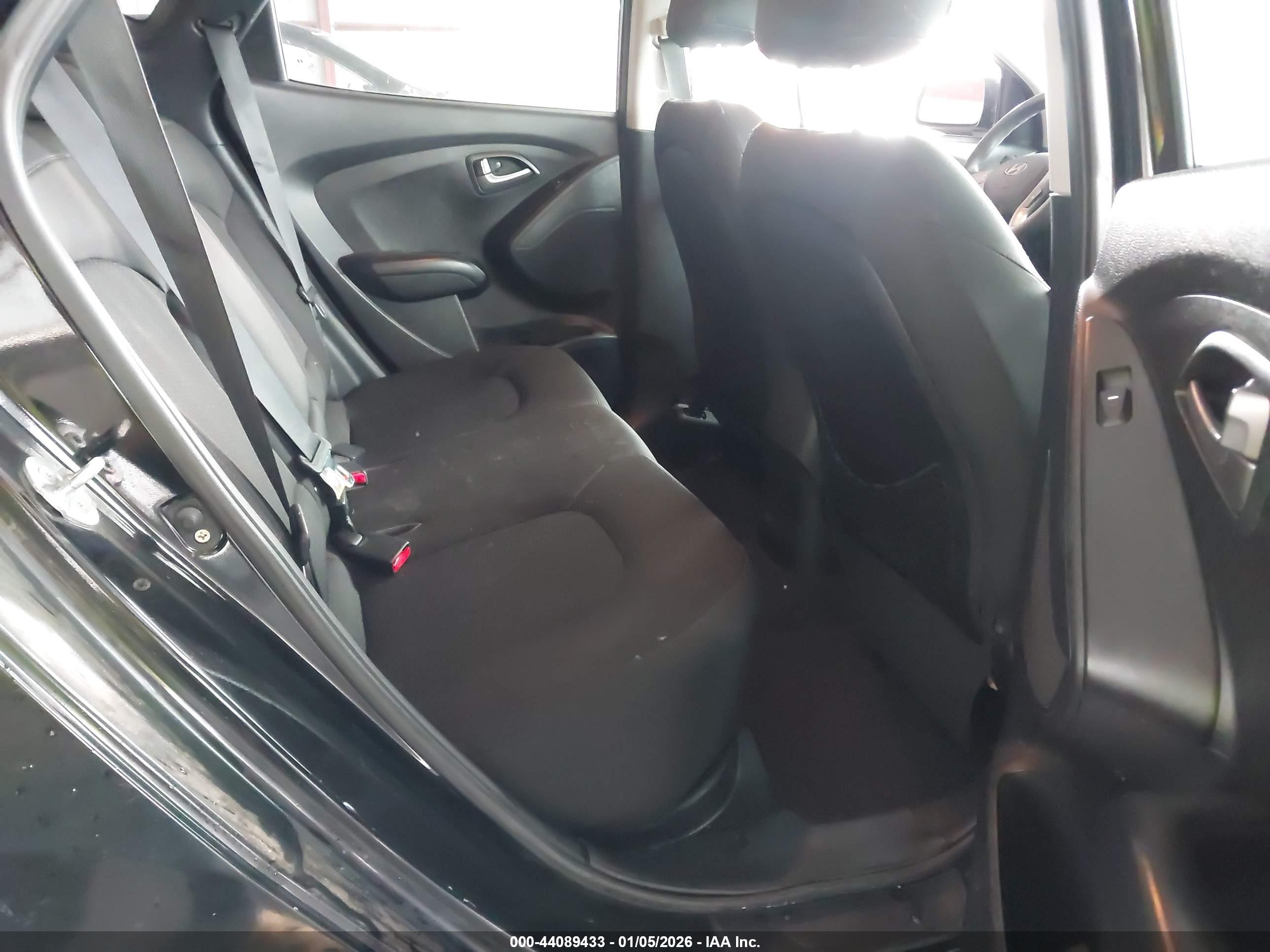 HYUNDAI TUCSON image 8