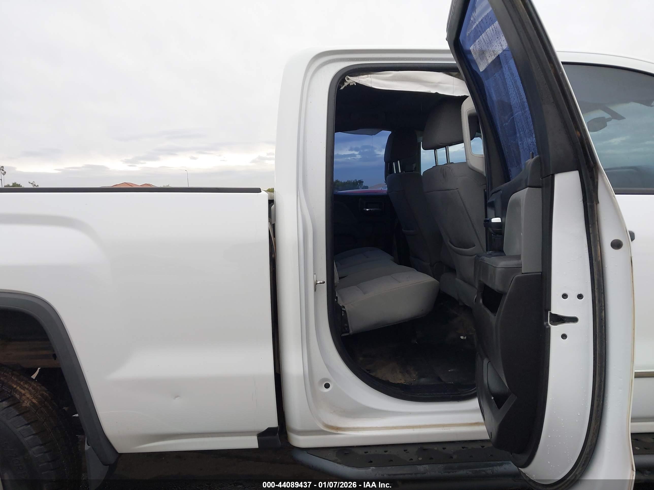 GMC SIERRA image 8