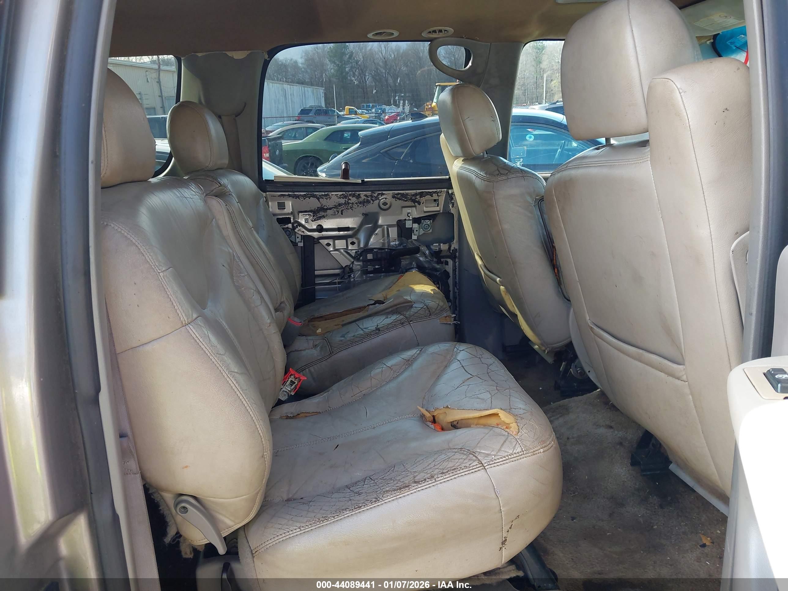 GMC YUKON image 8