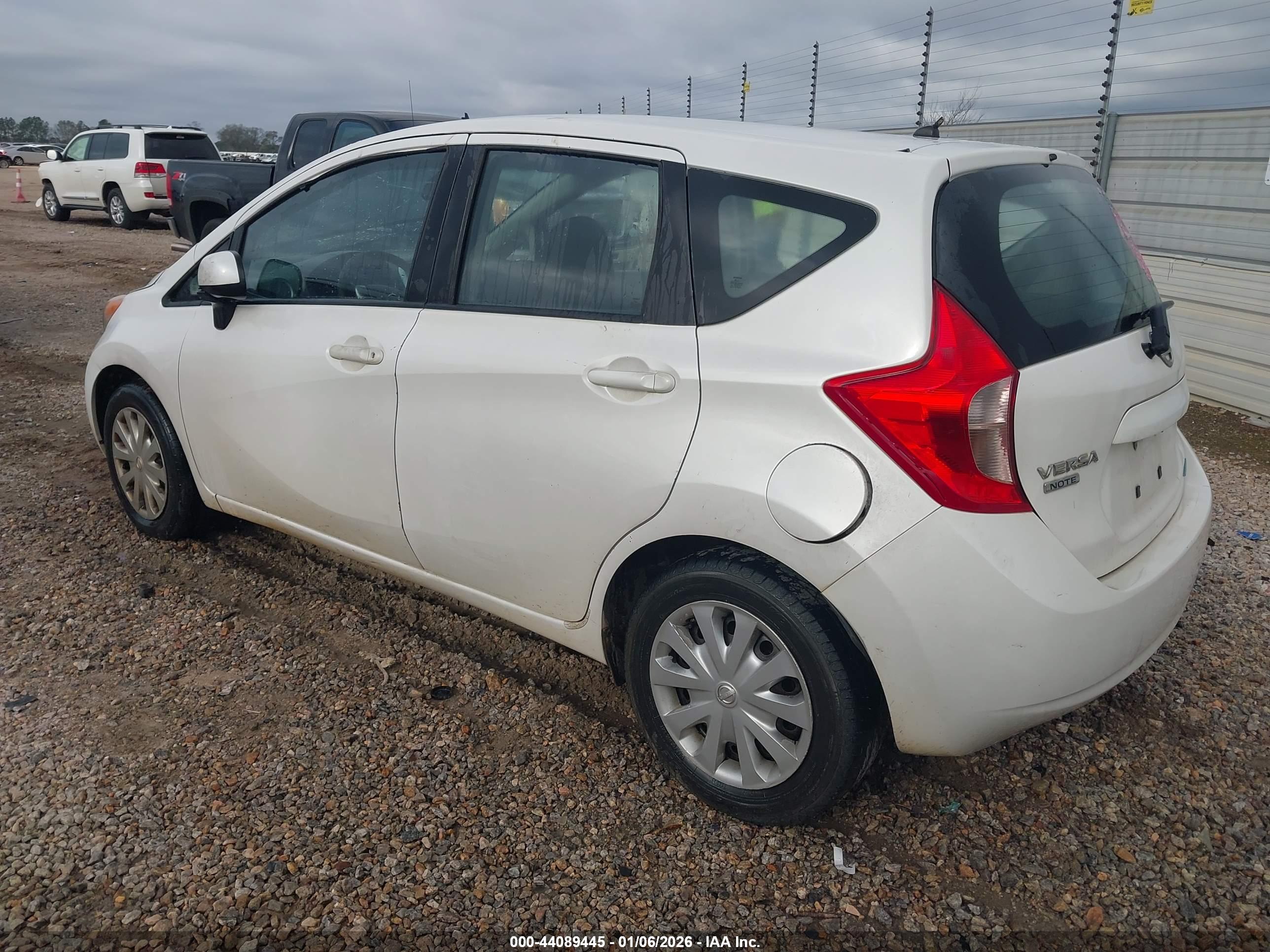 NISSAN VERSA image 3