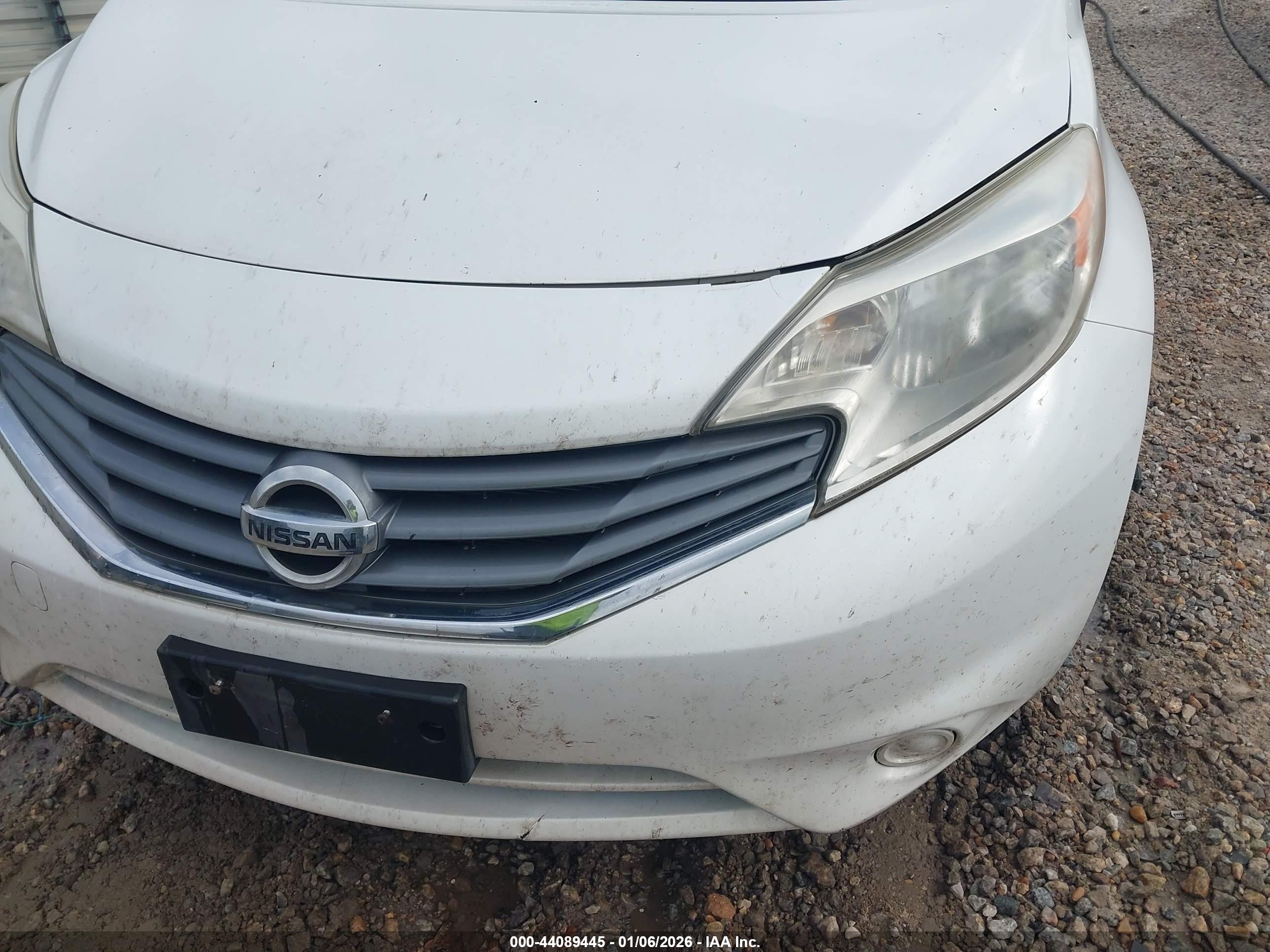 NISSAN VERSA image 6
