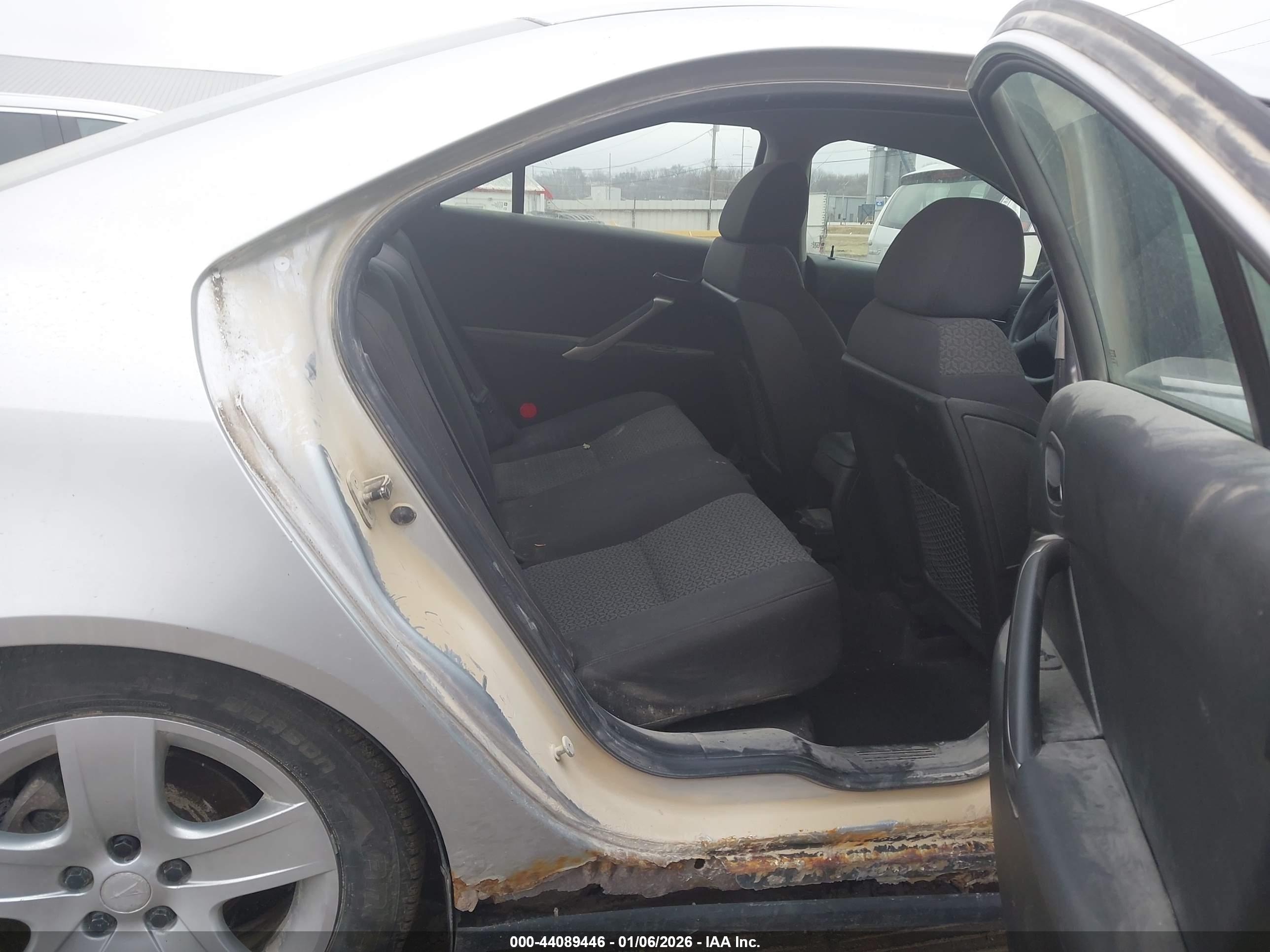 PONTIAC G6 image 8