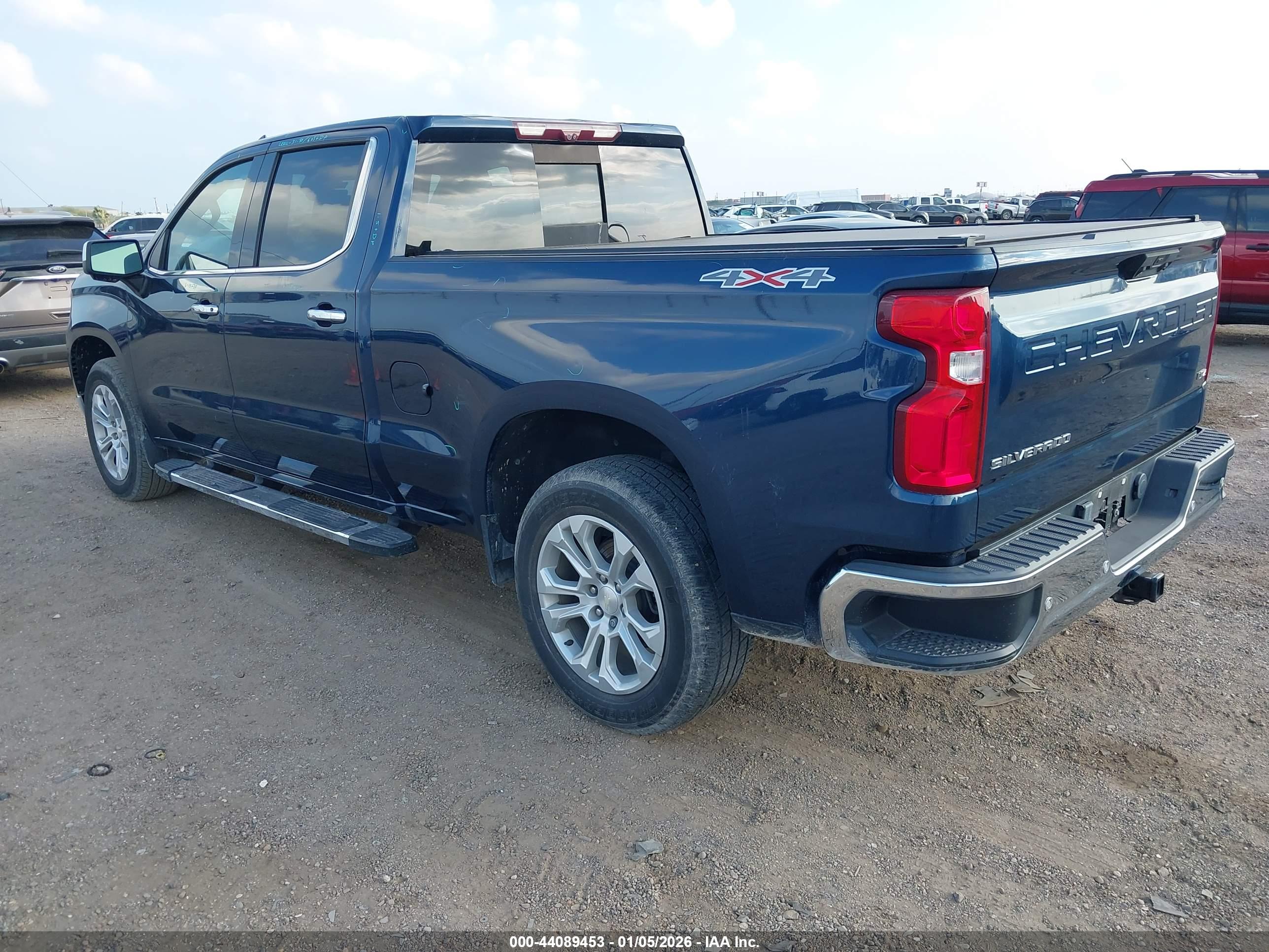 CHEVROLET SILVERADO image 3