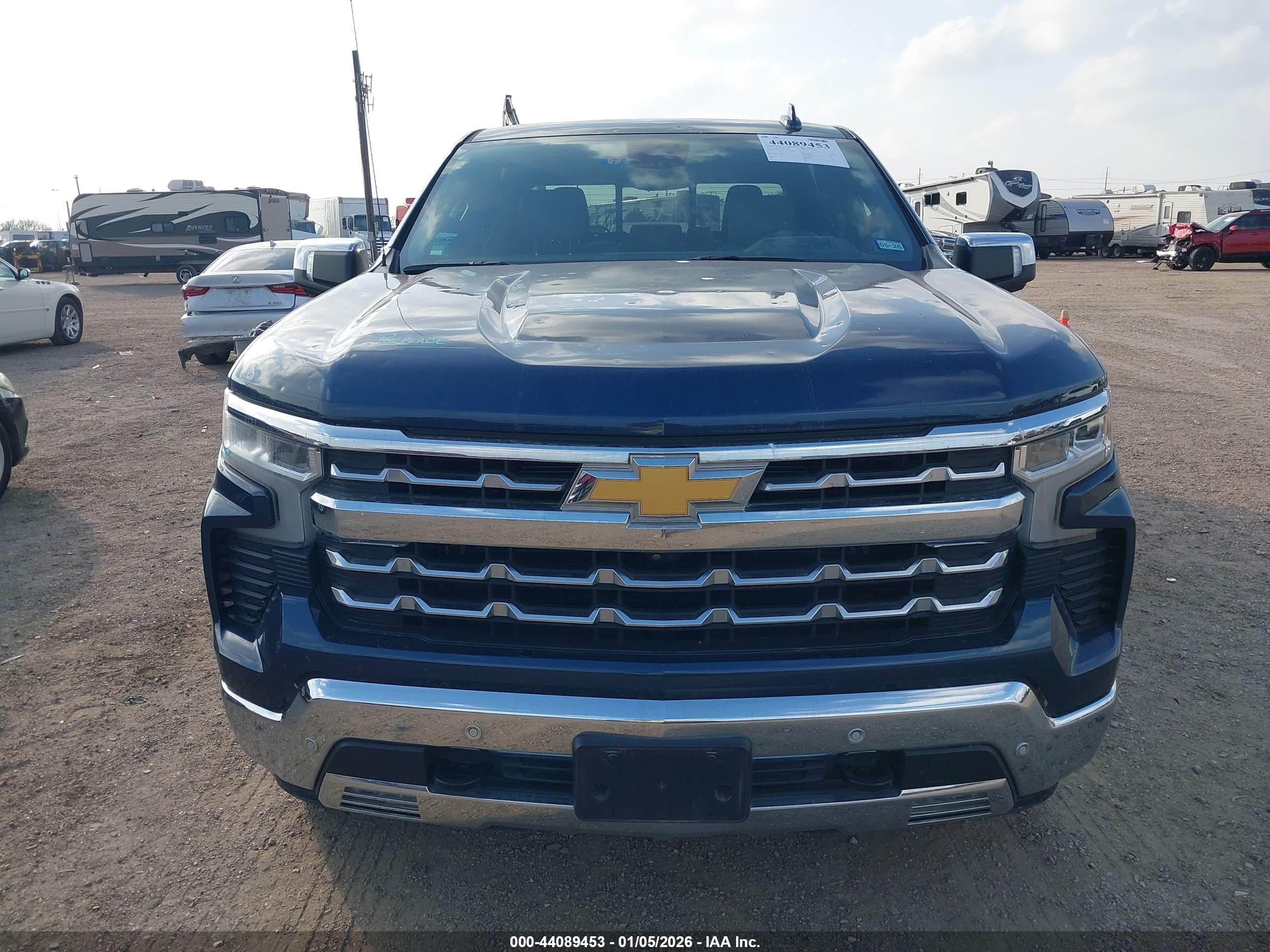 CHEVROLET SILVERADO image 6