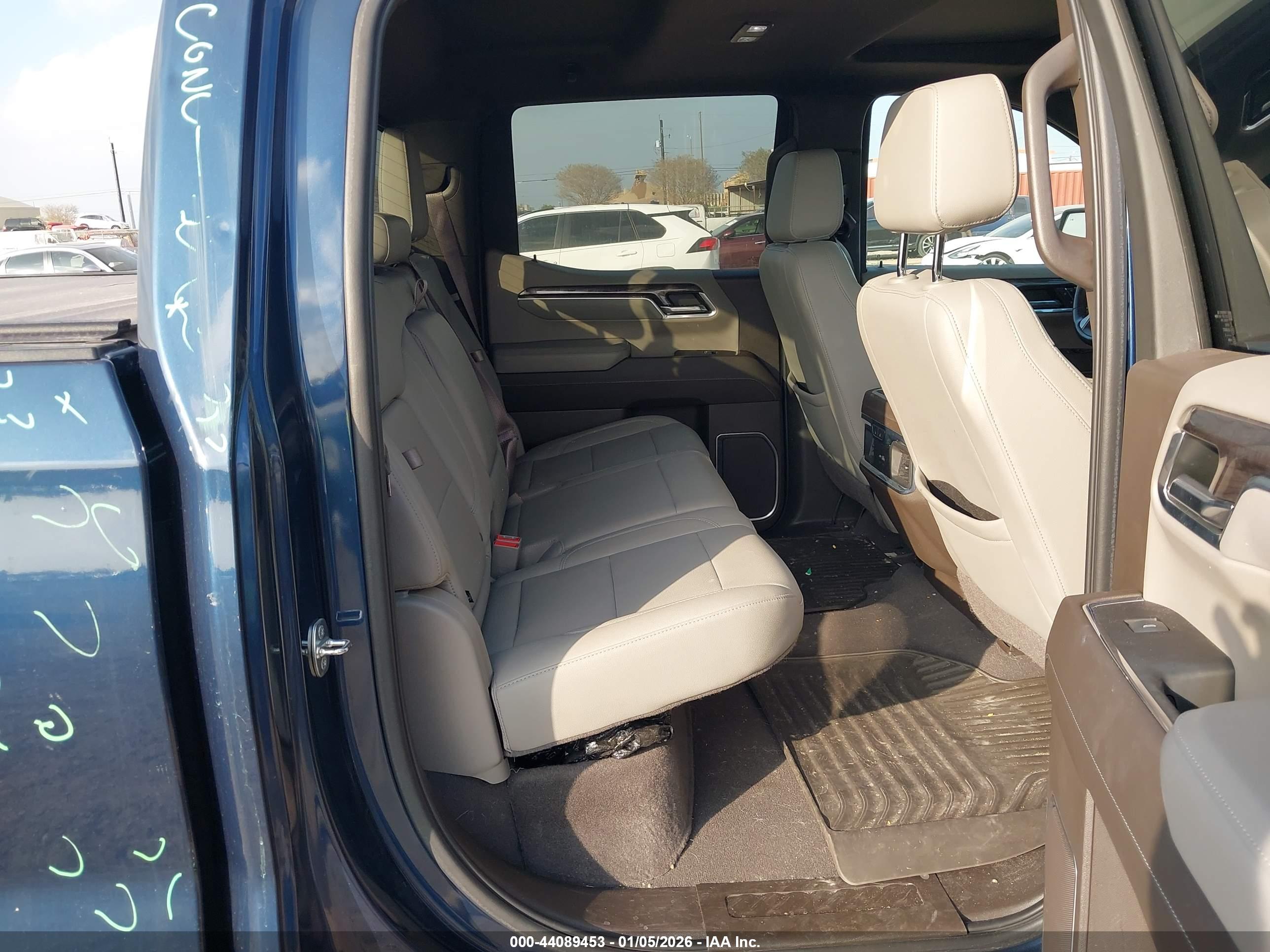 CHEVROLET SILVERADO image 8