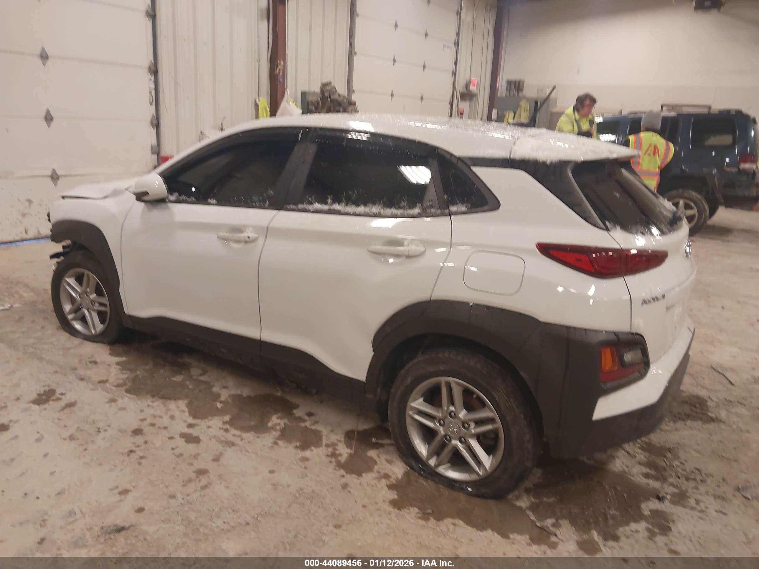 HYUNDAI KONA image 3
