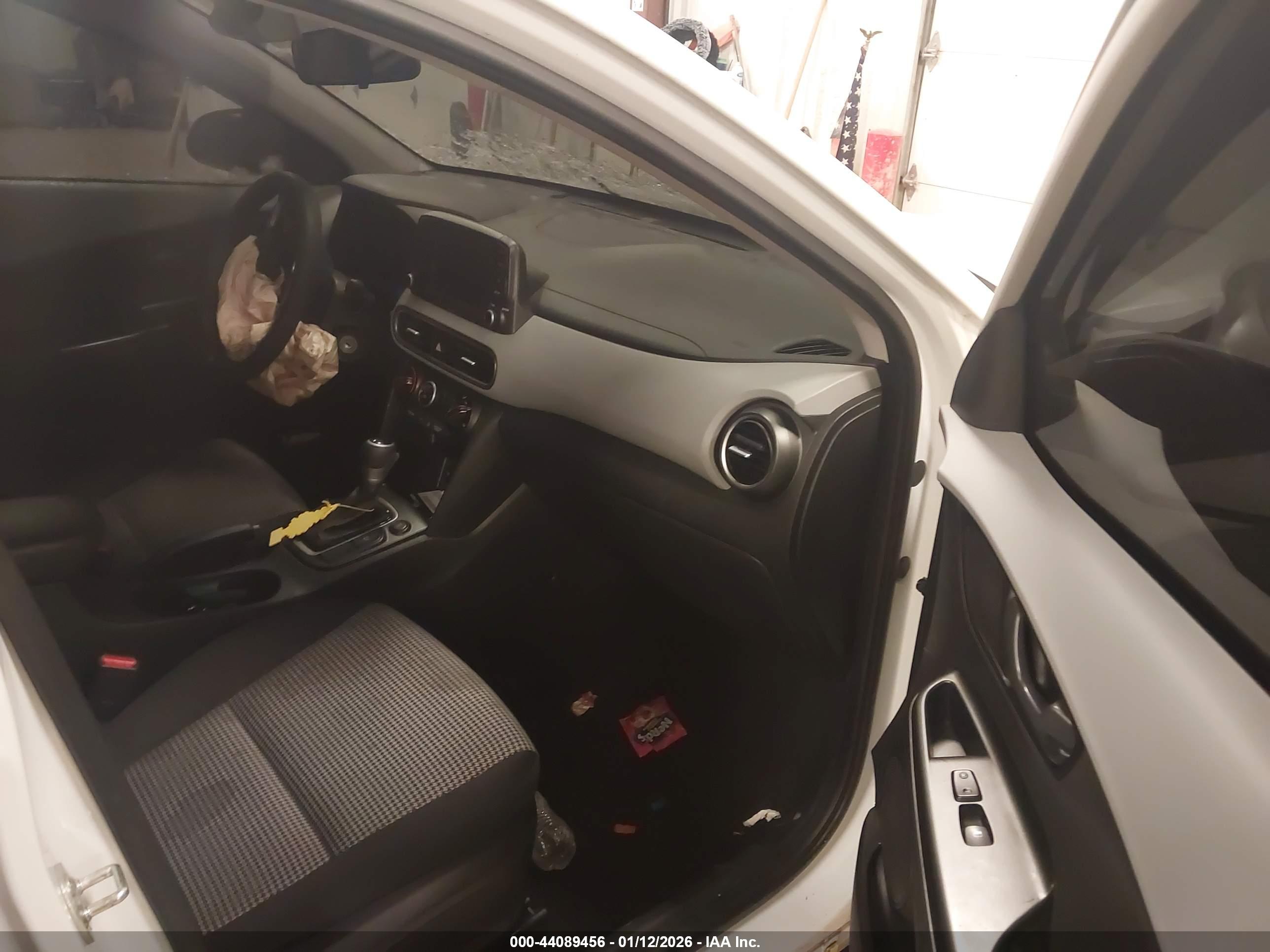 HYUNDAI KONA image 5