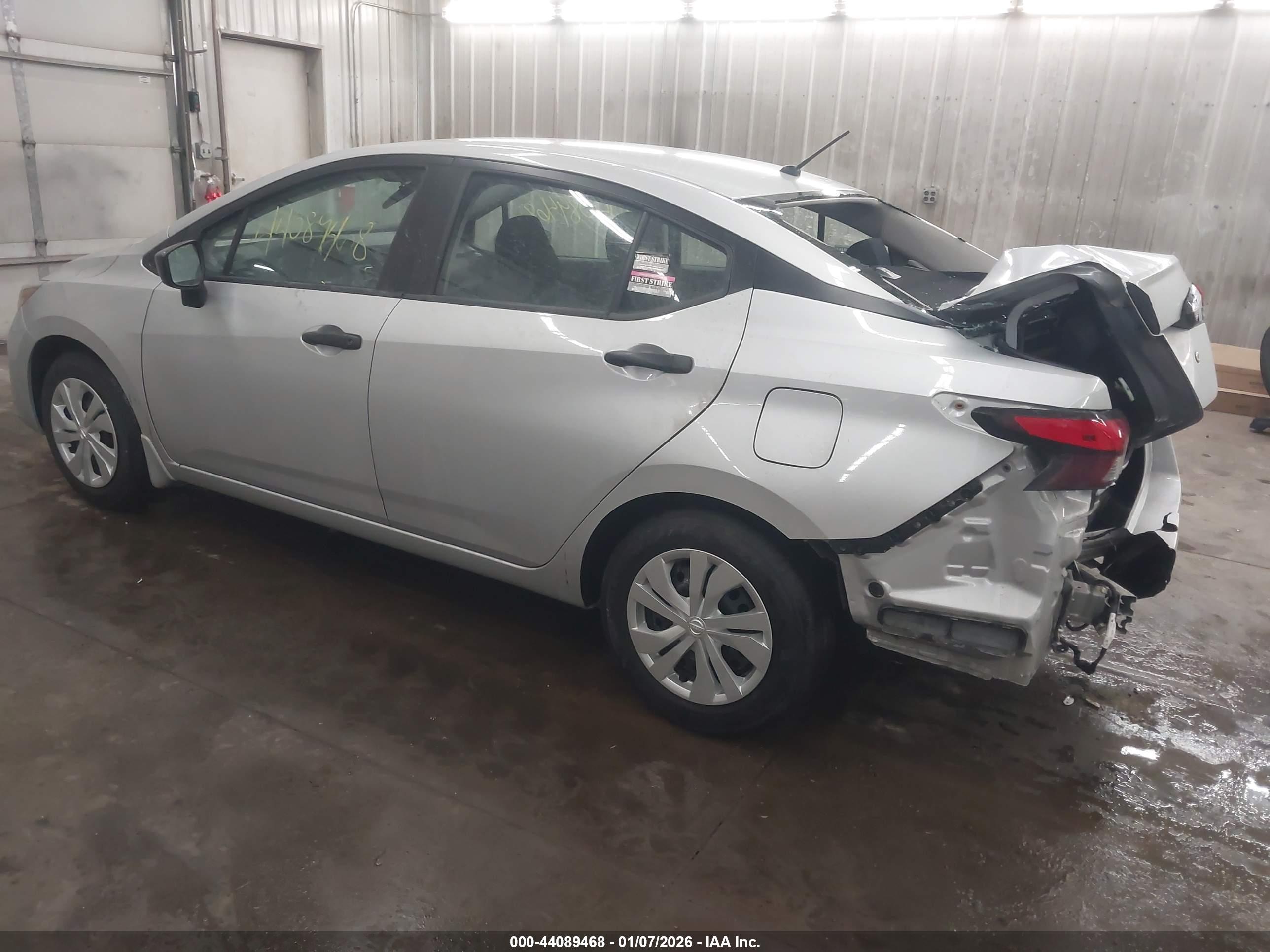 NISSAN VERSA image 3