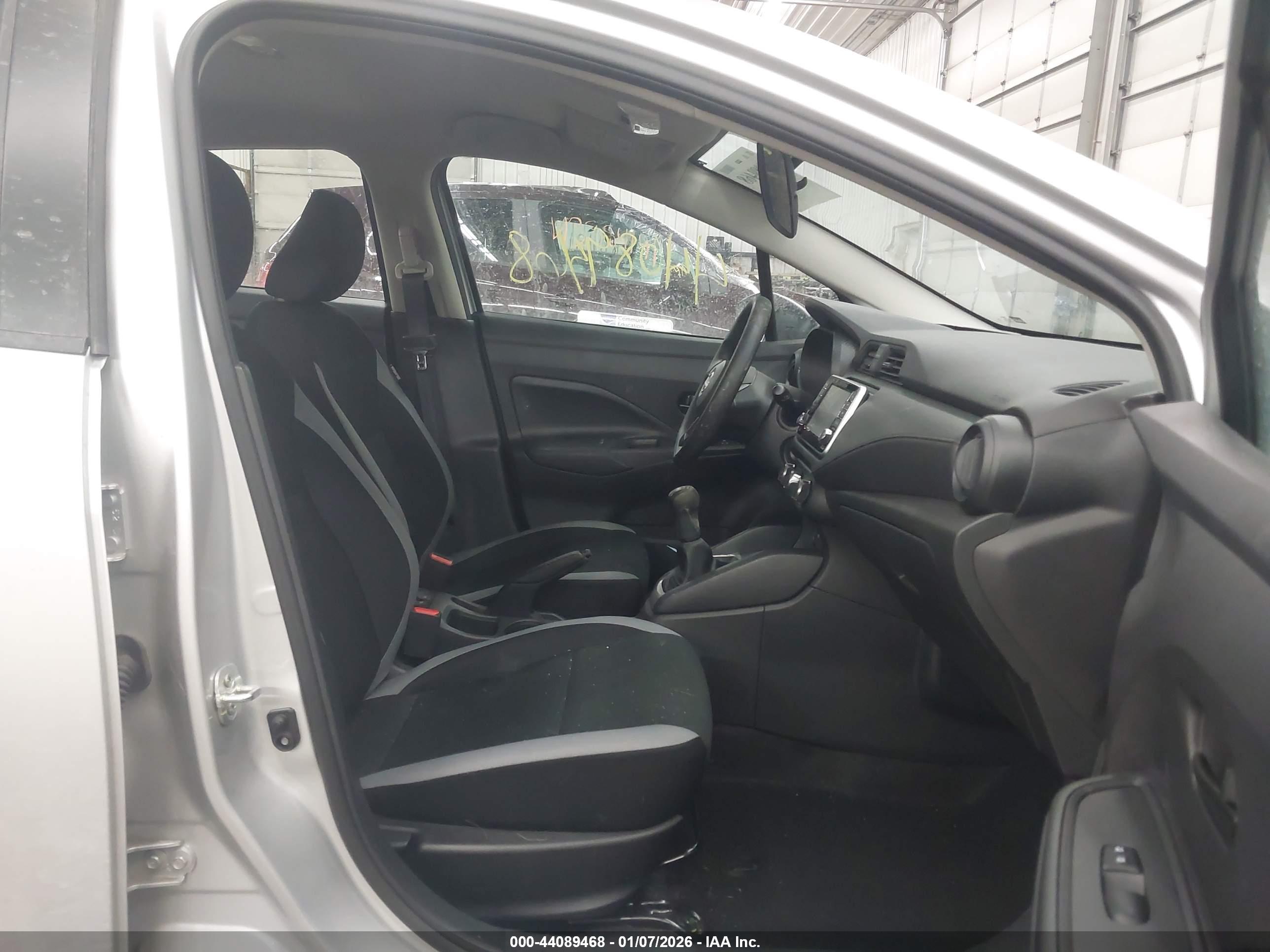 NISSAN VERSA image 5