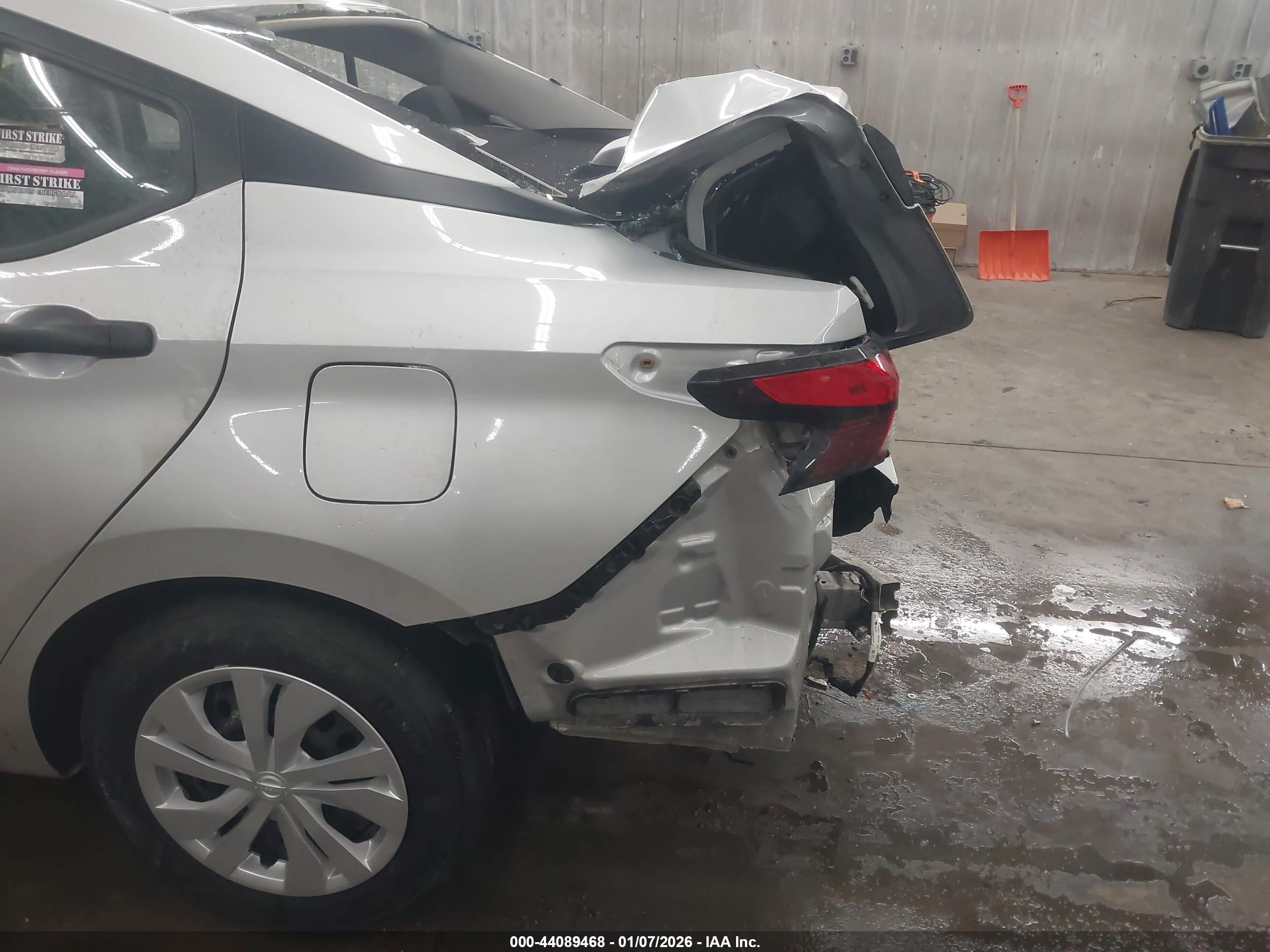 NISSAN VERSA image 6