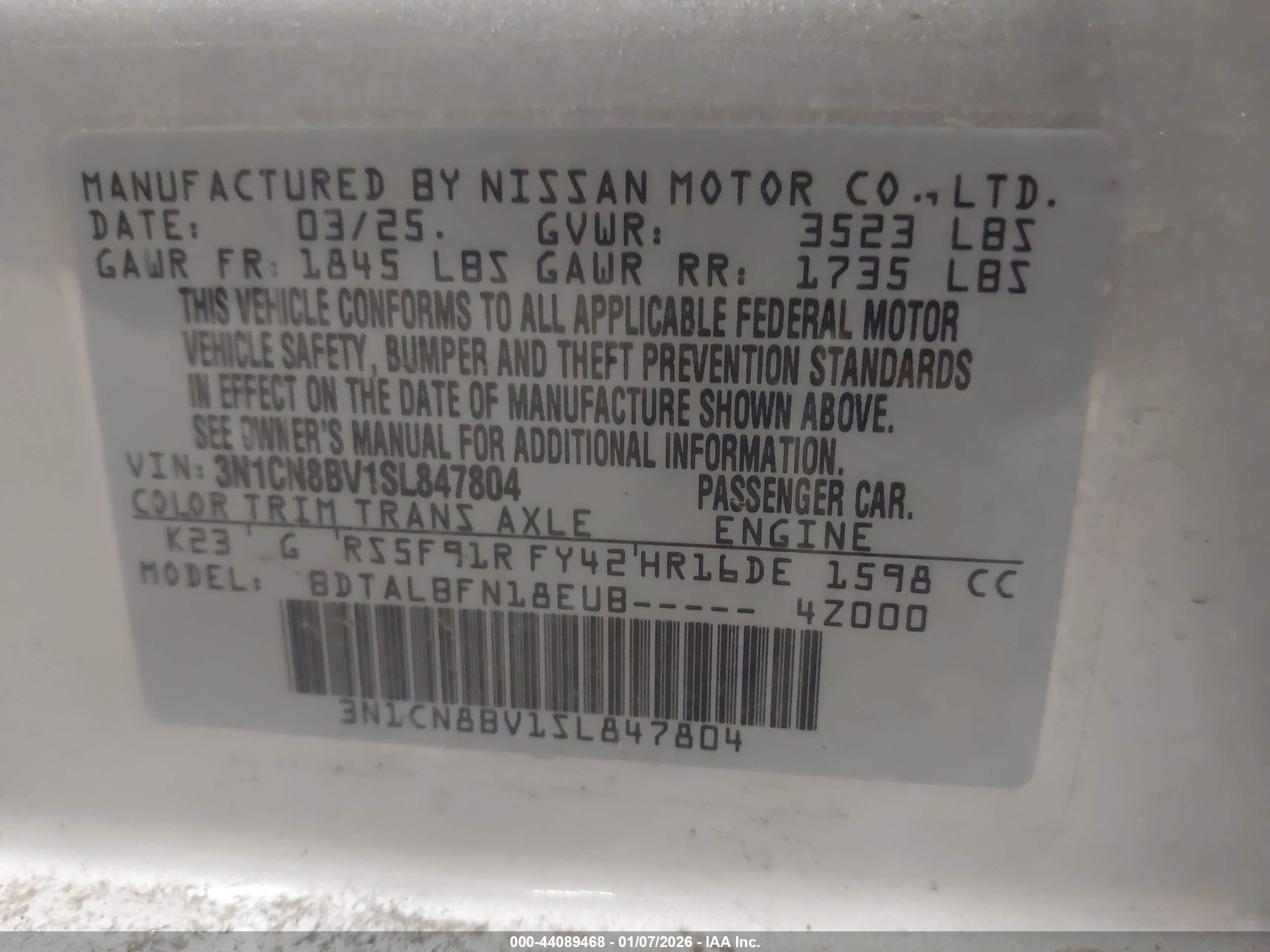 NISSAN VERSA image 9