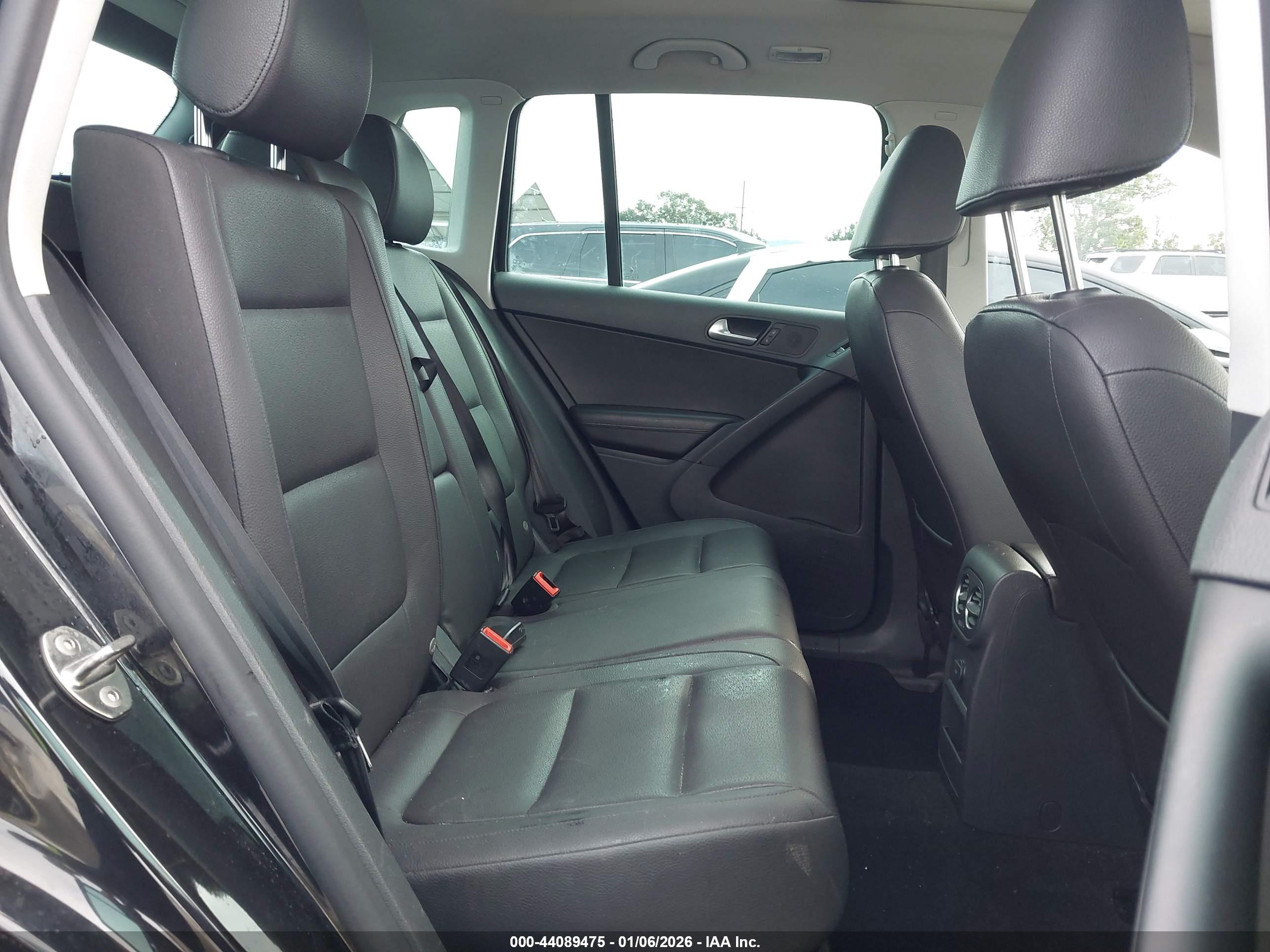 VOLKSWAGEN TIGUAN image 8