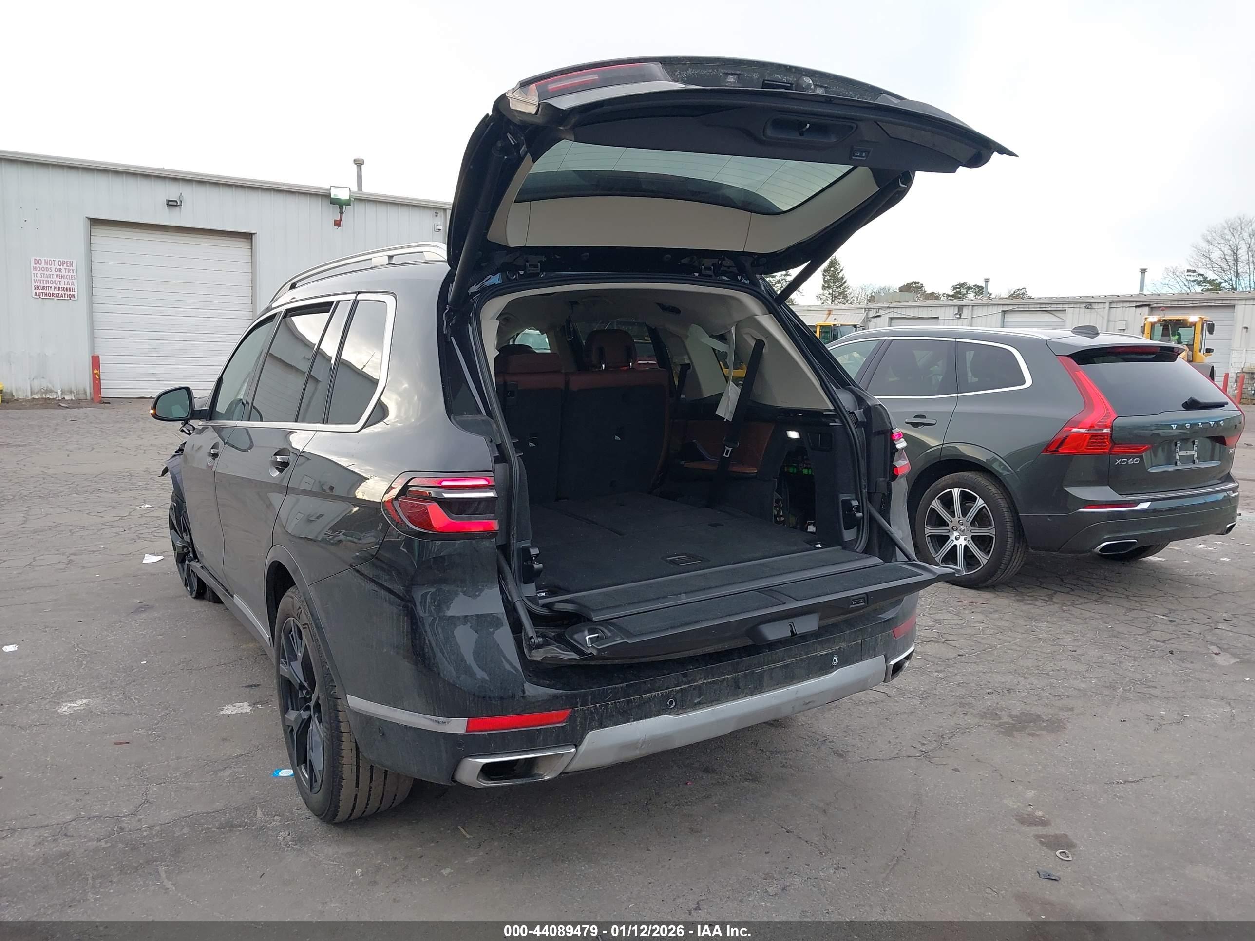 BMW X7 image 3