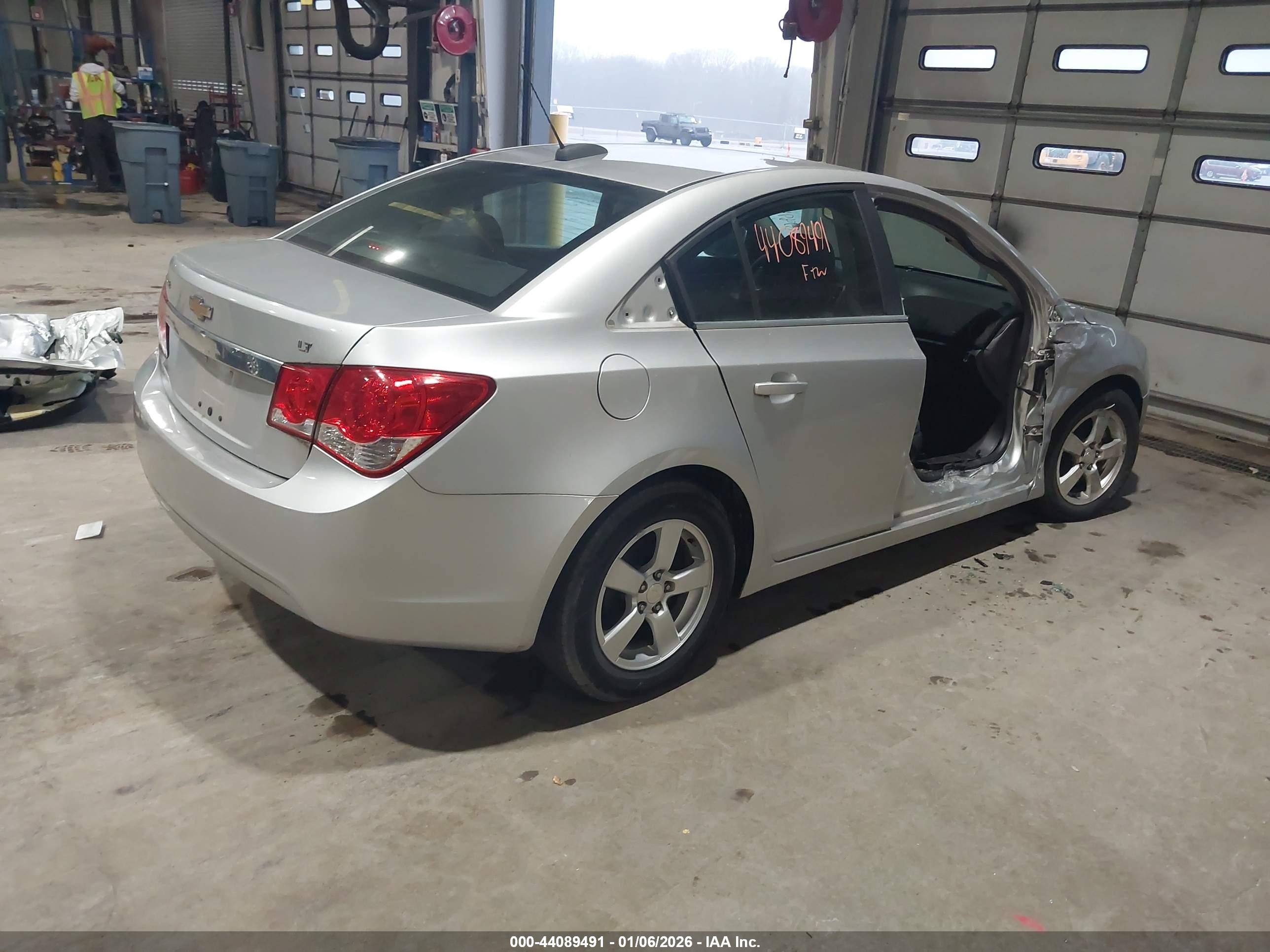 CHEVROLET CRUZE image 4