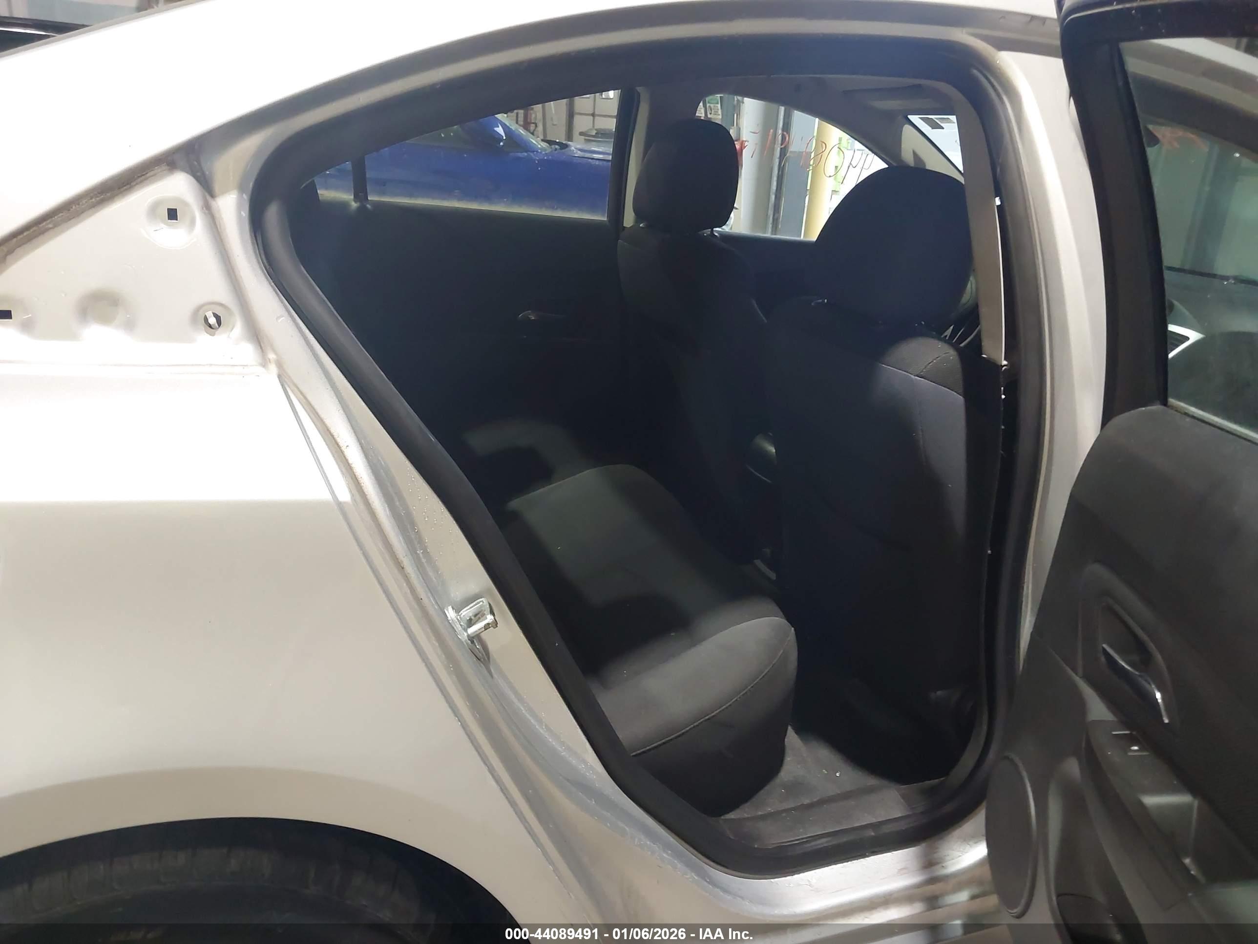 CHEVROLET CRUZE image 8
