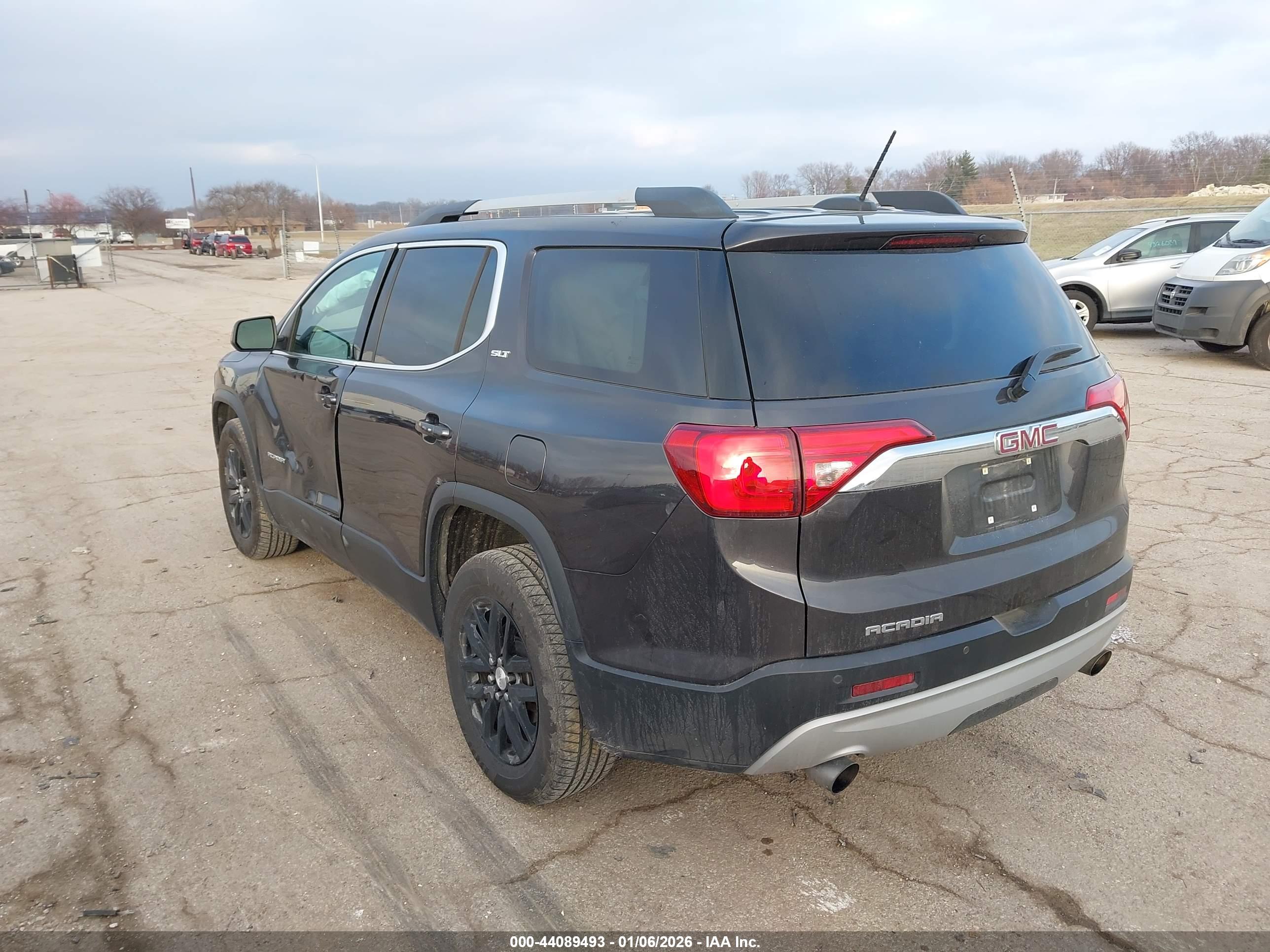 GMC ACADIA image 3