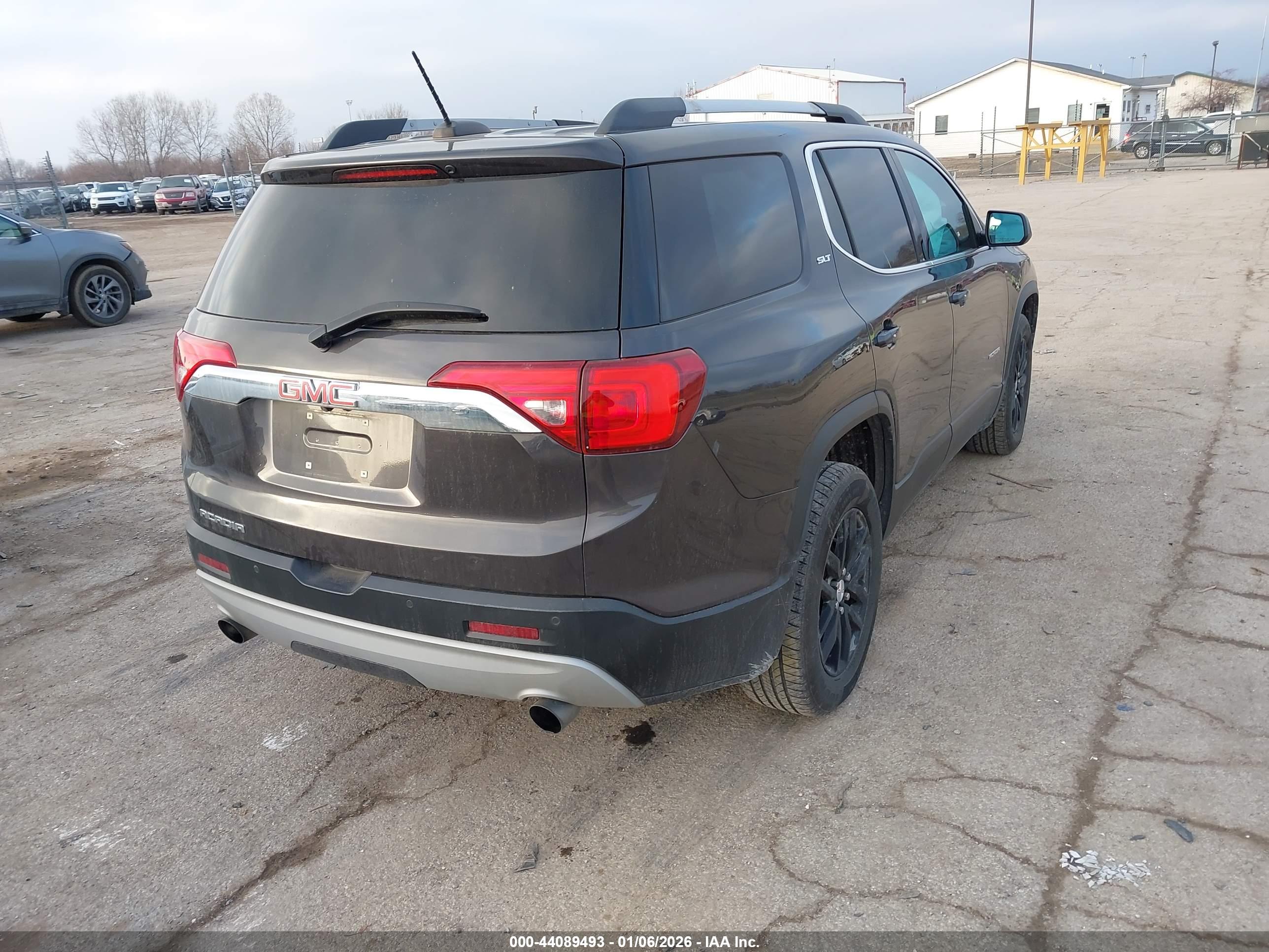 GMC ACADIA image 4