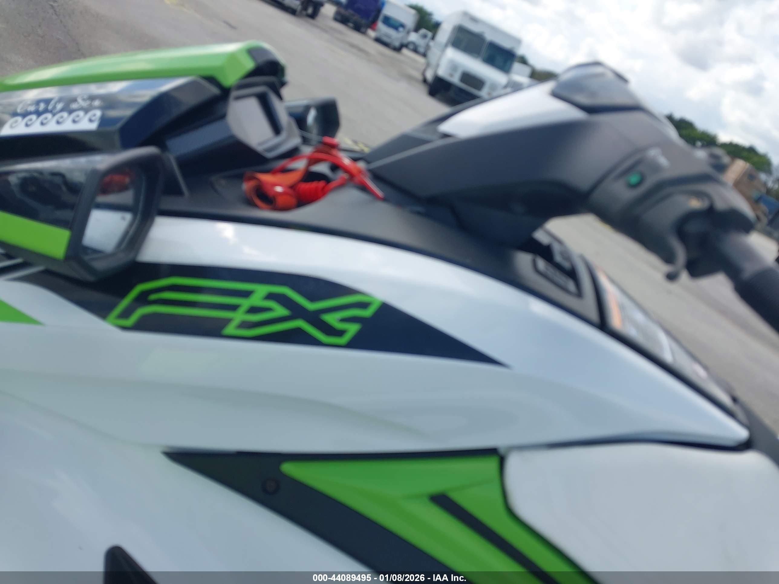 YAMAHA WAVERUNNER image 5