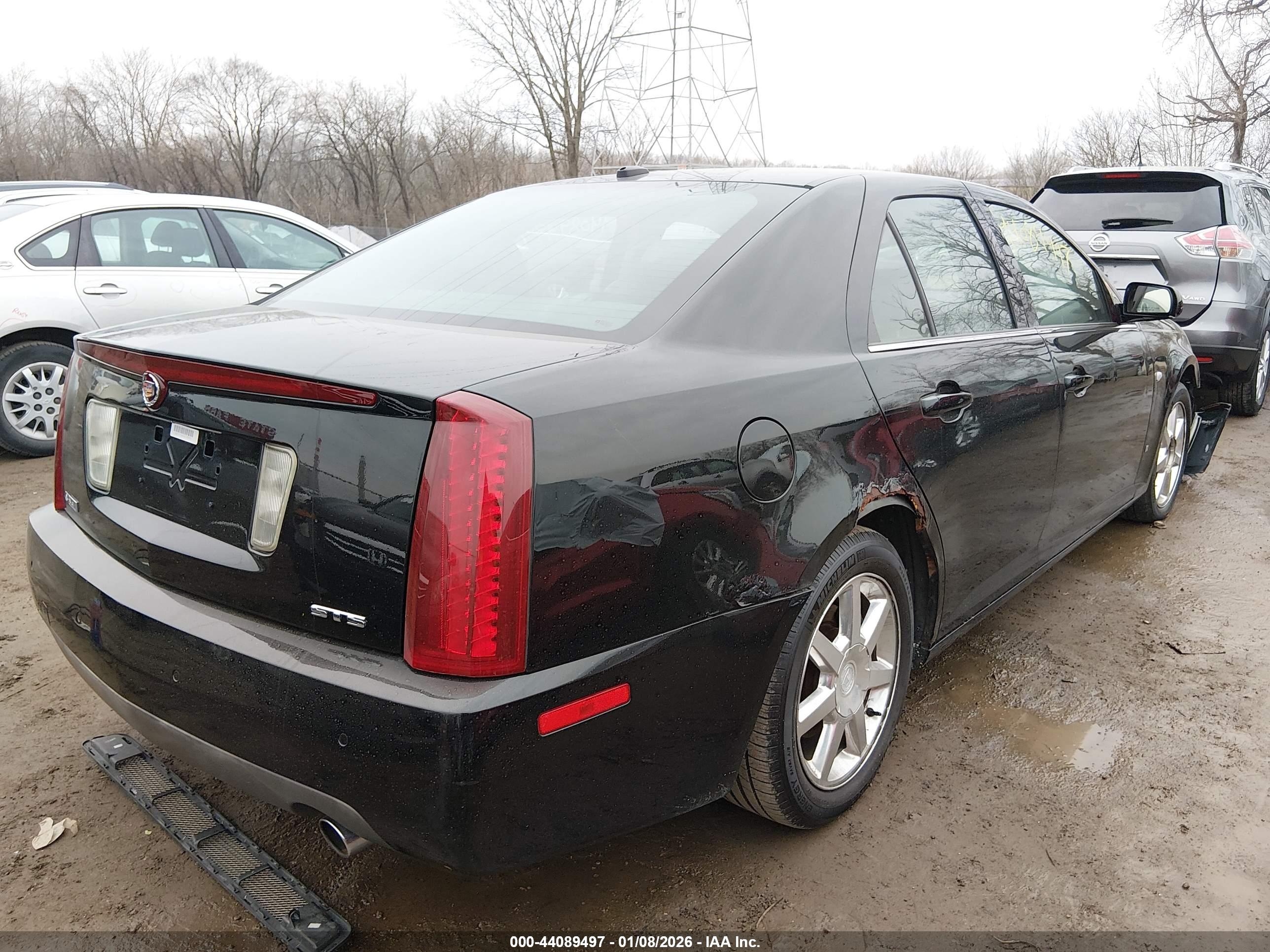 CADILLAC STS image 4