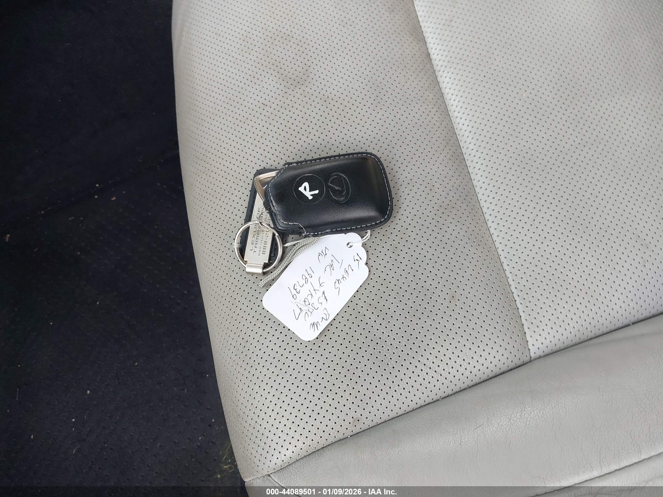LEXUS ES image 11