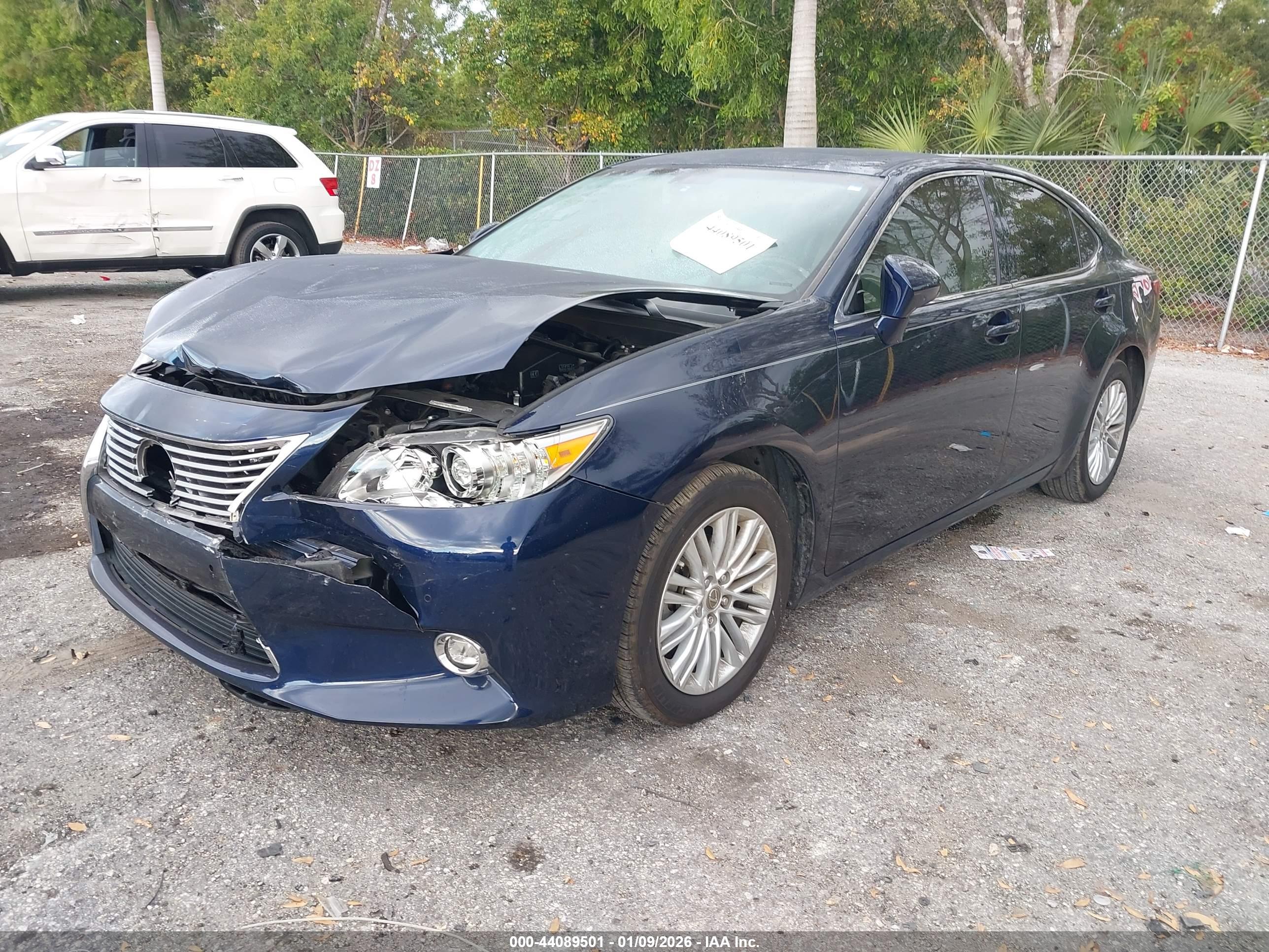LEXUS ES image 2