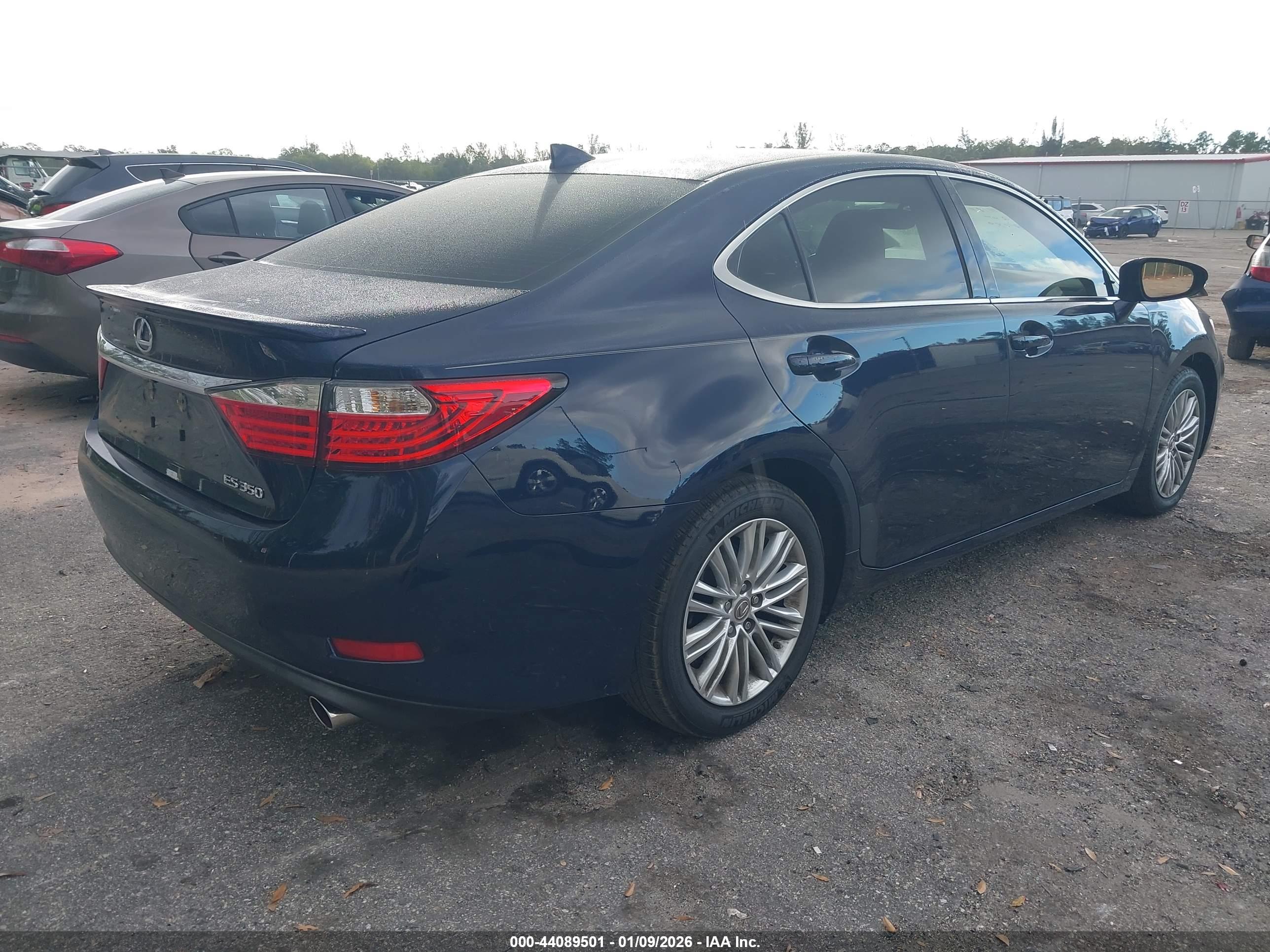 LEXUS ES image 4