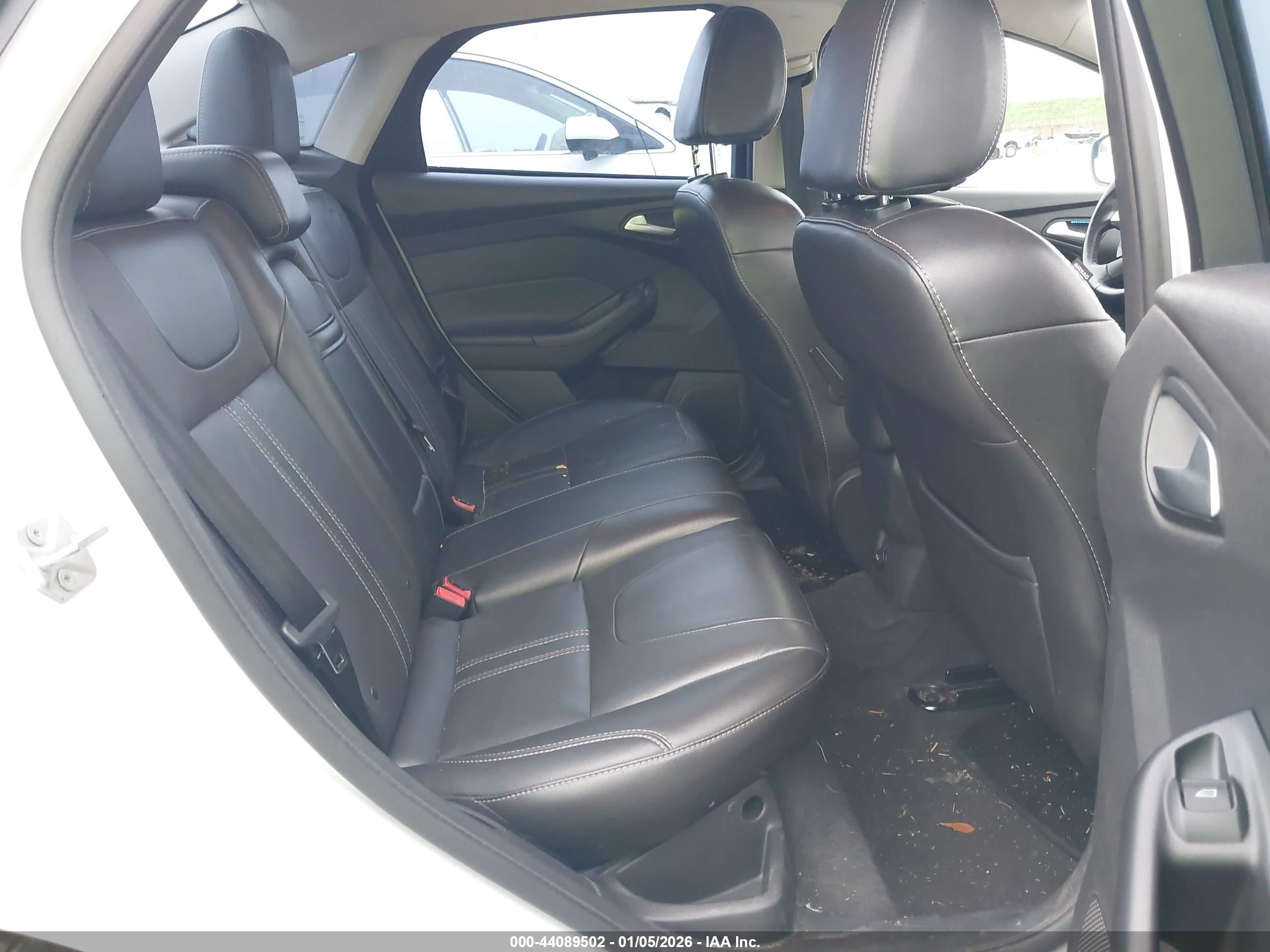 FORD FOCUS image 8