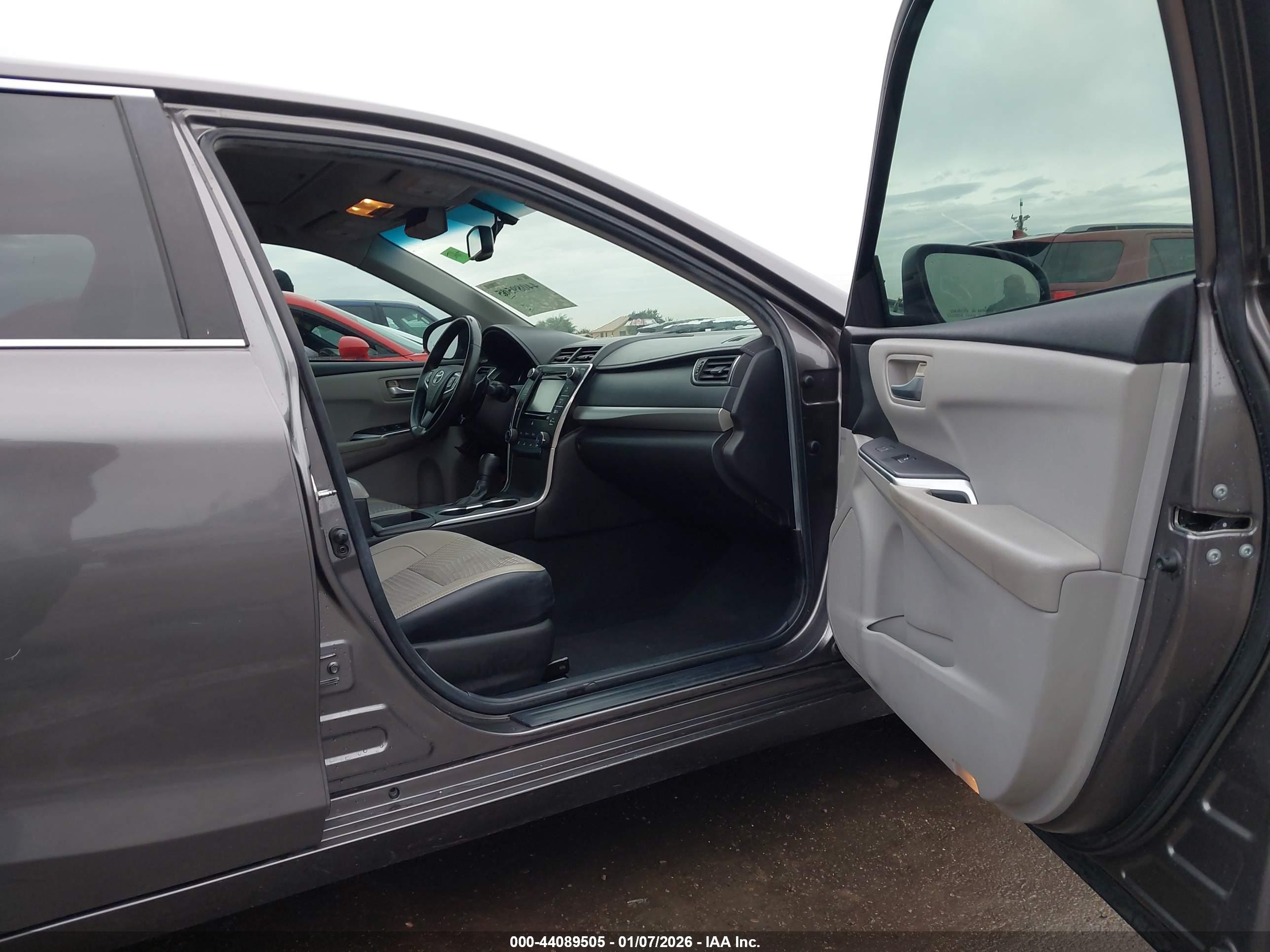 TOYOTA CAMRY image 5