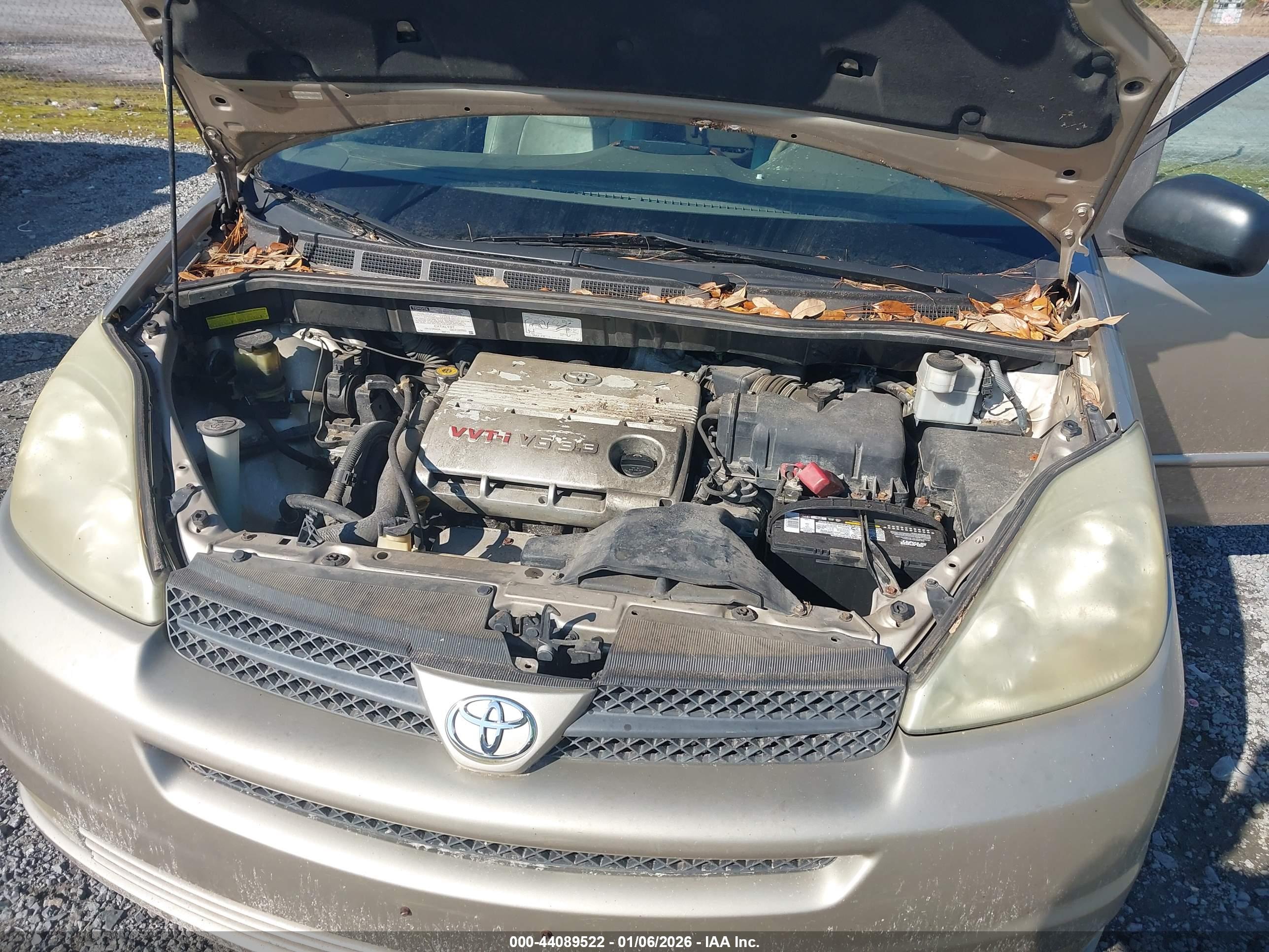 TOYOTA SIENNA image 10