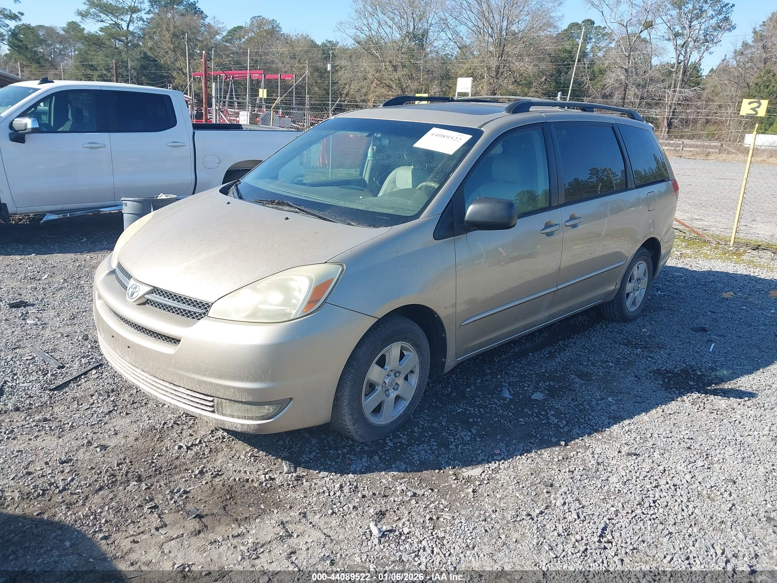 TOYOTA SIENNA image 2