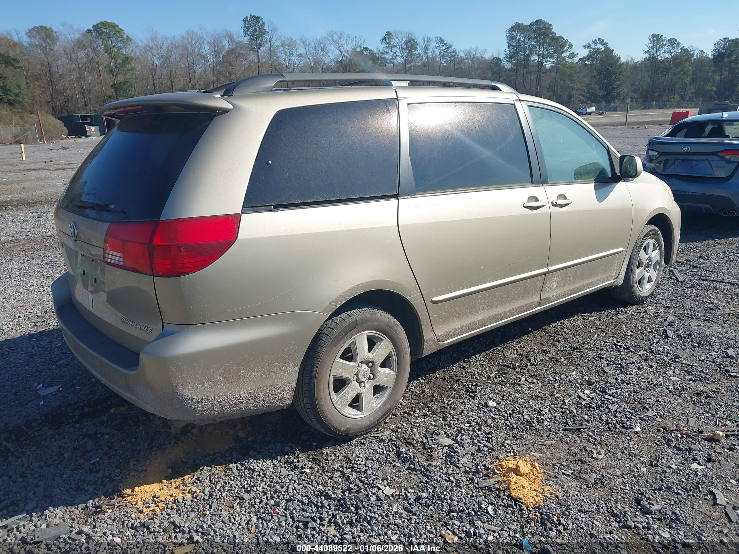 TOYOTA SIENNA image 4