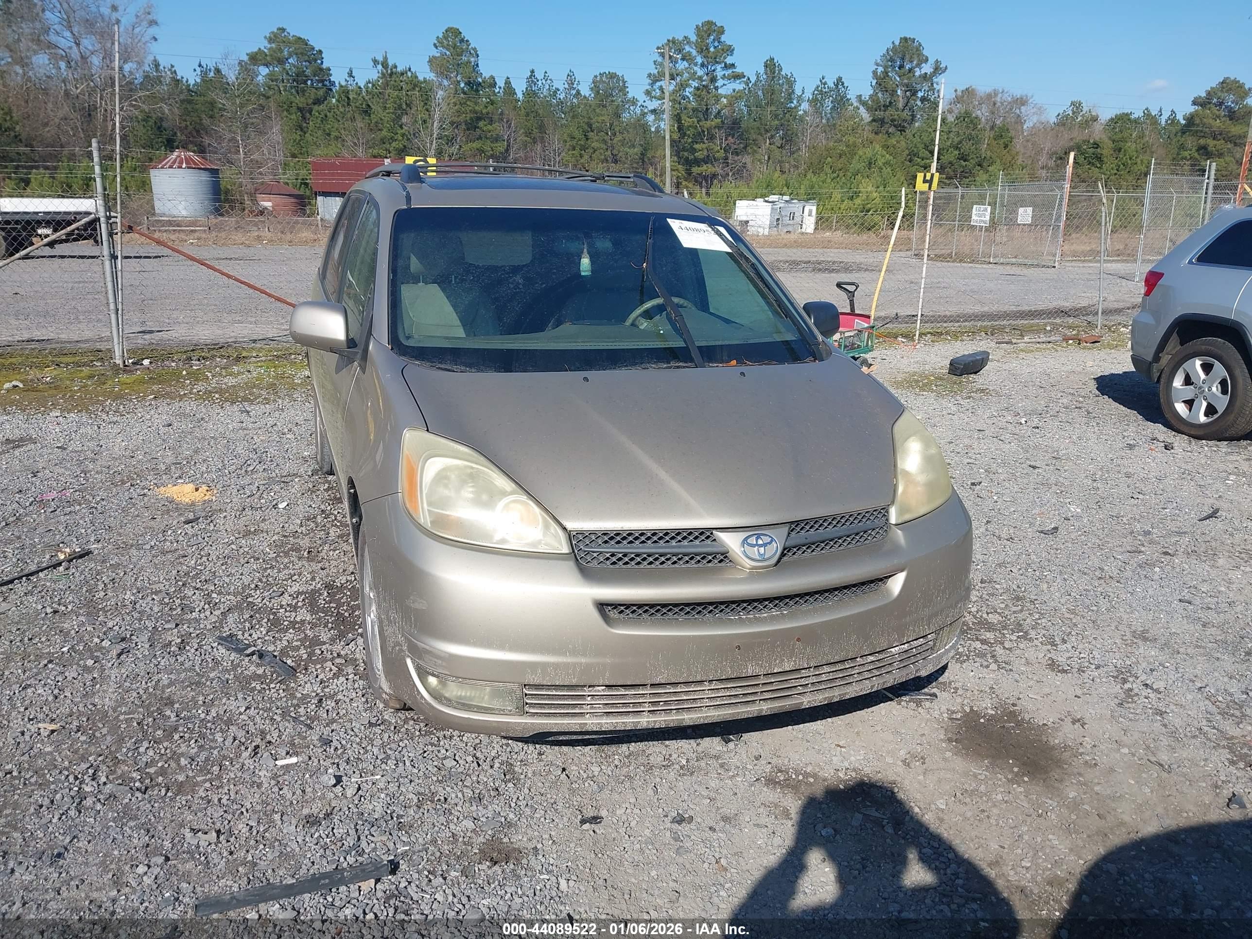 TOYOTA SIENNA image 6