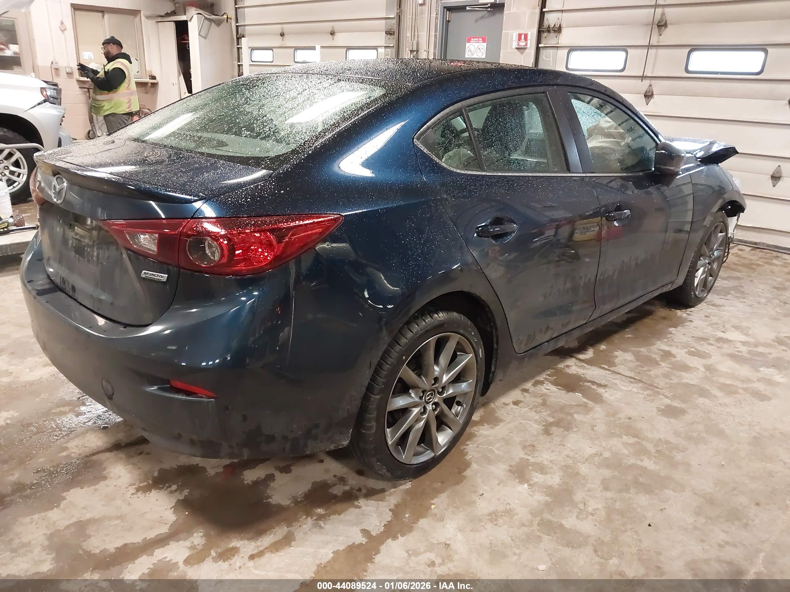 MAZDA MAZDA3 image 4