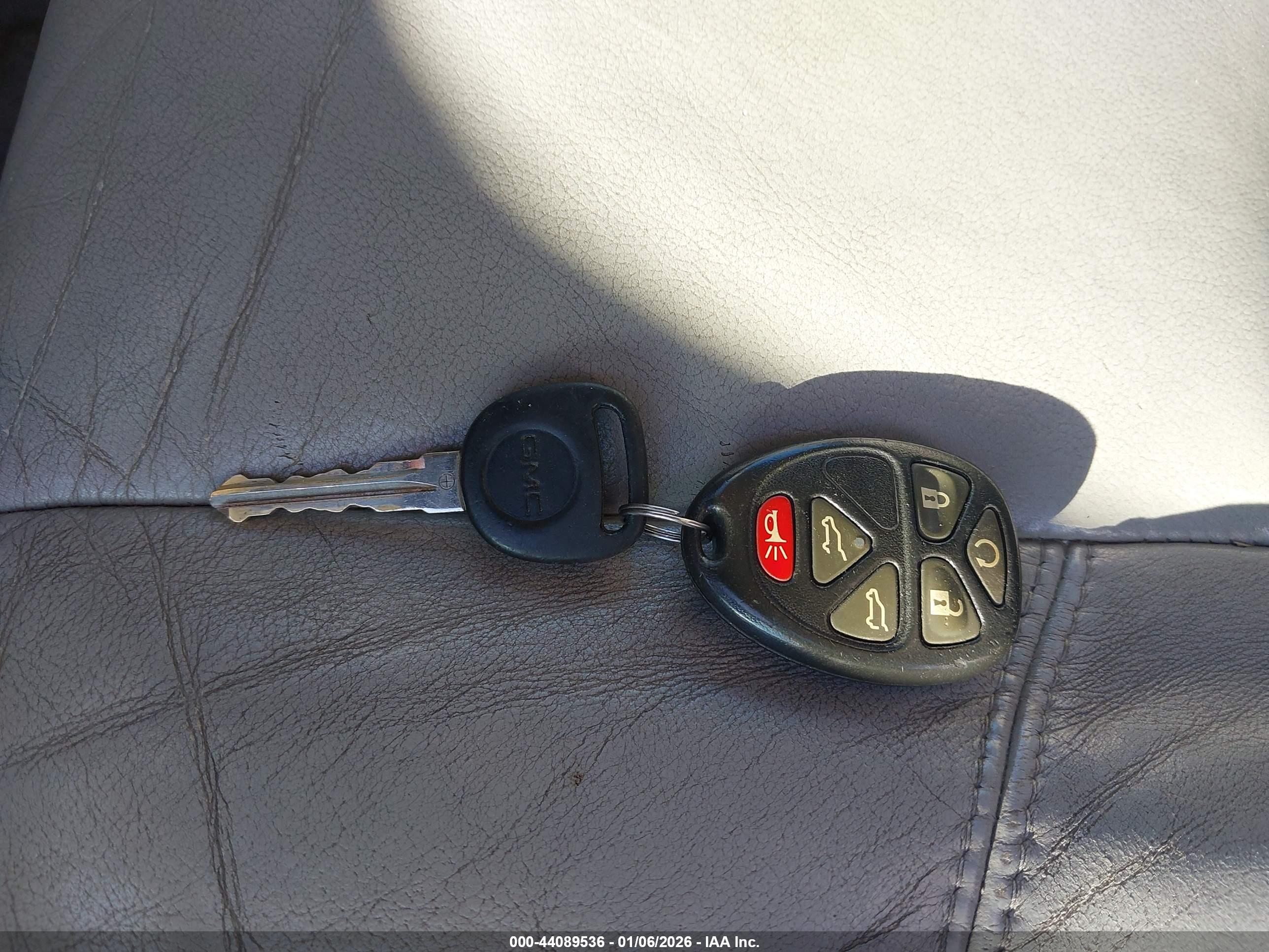 GMC YUKON image 11