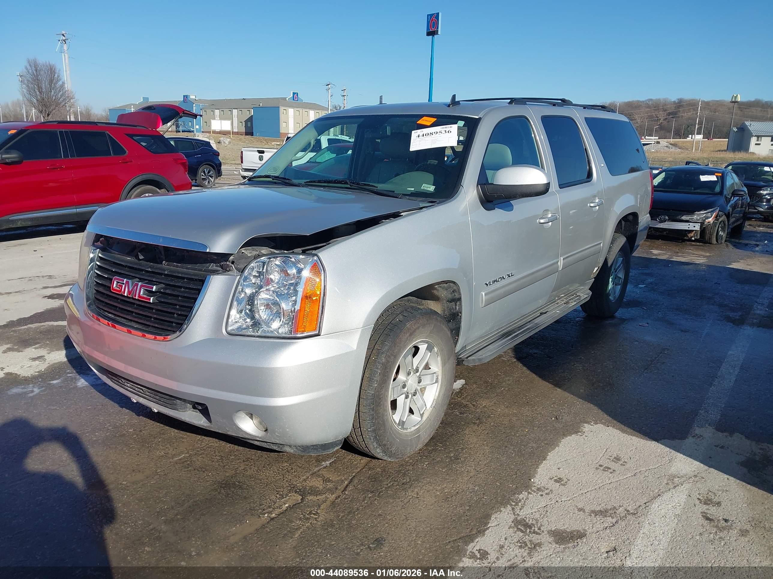GMC YUKON image 2