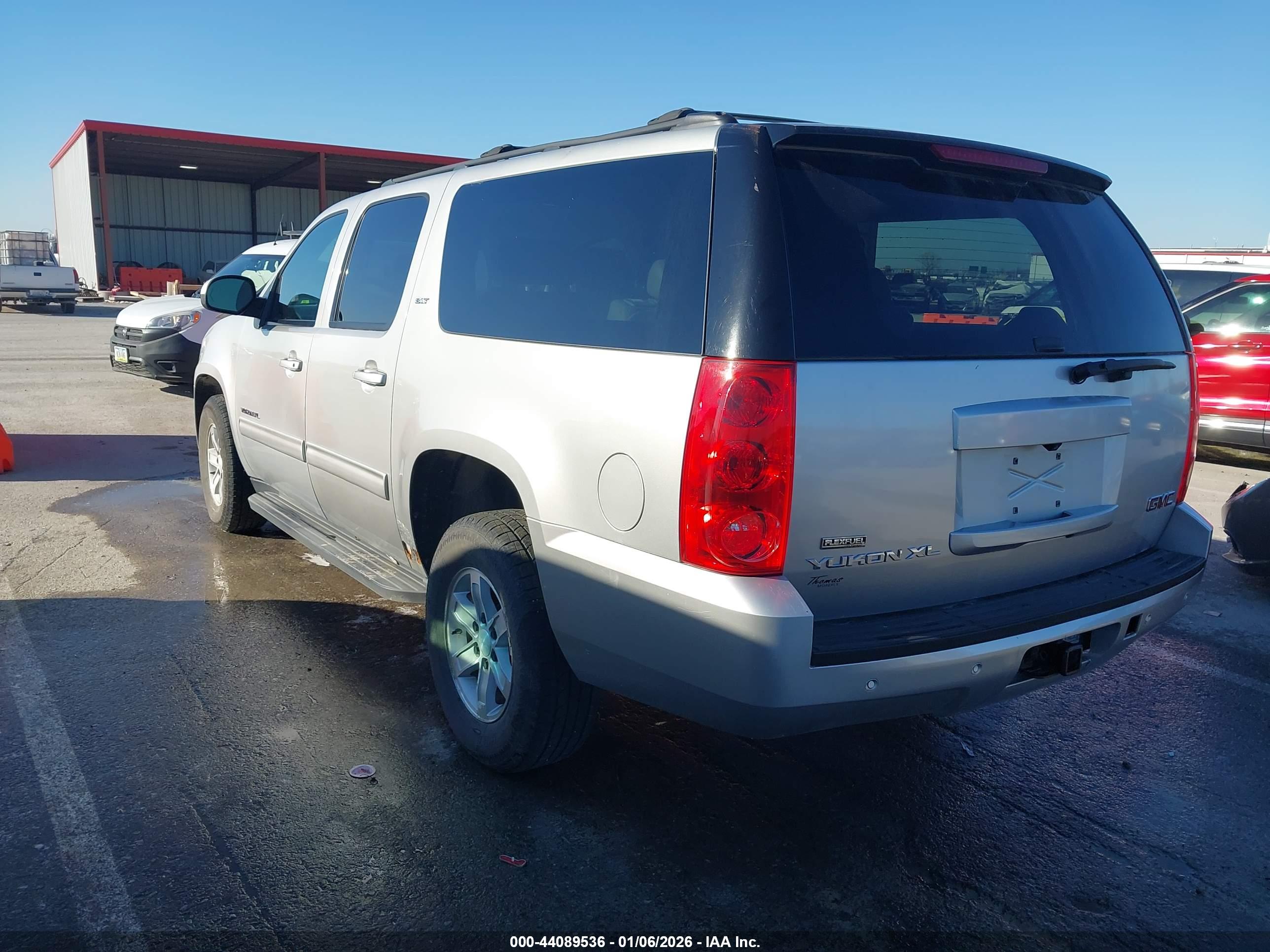 GMC YUKON image 3