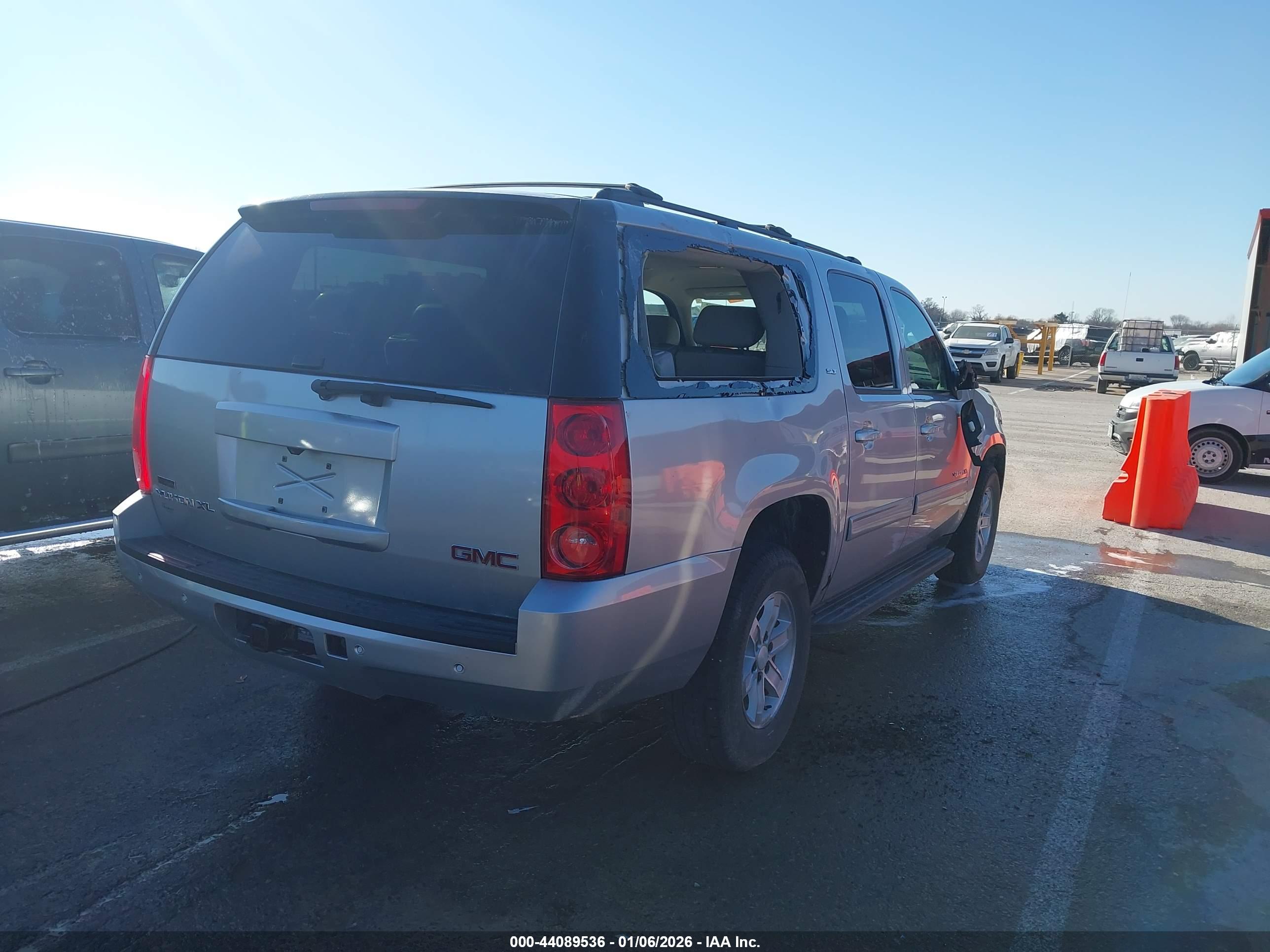 GMC YUKON image 4