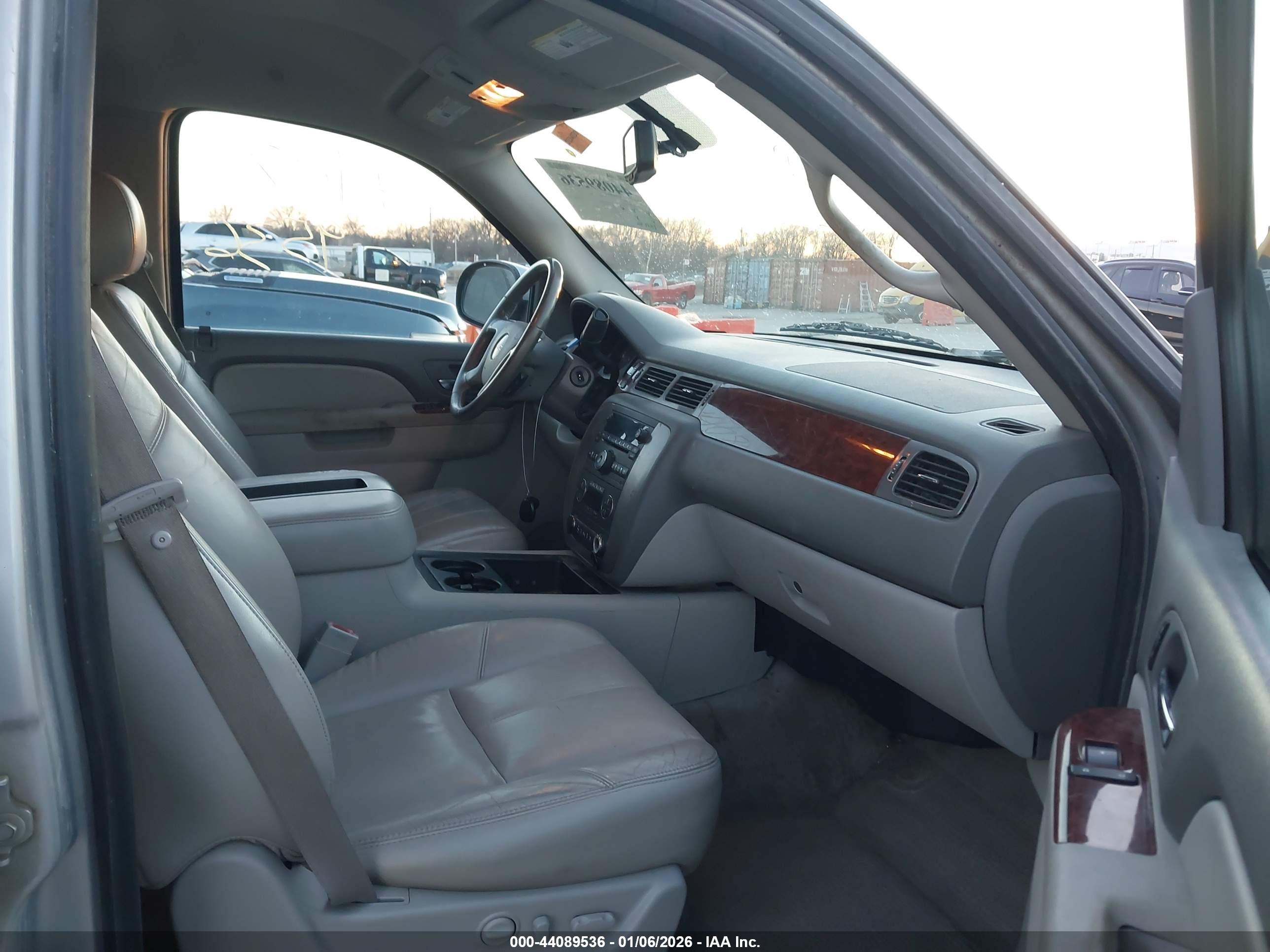 GMC YUKON image 5
