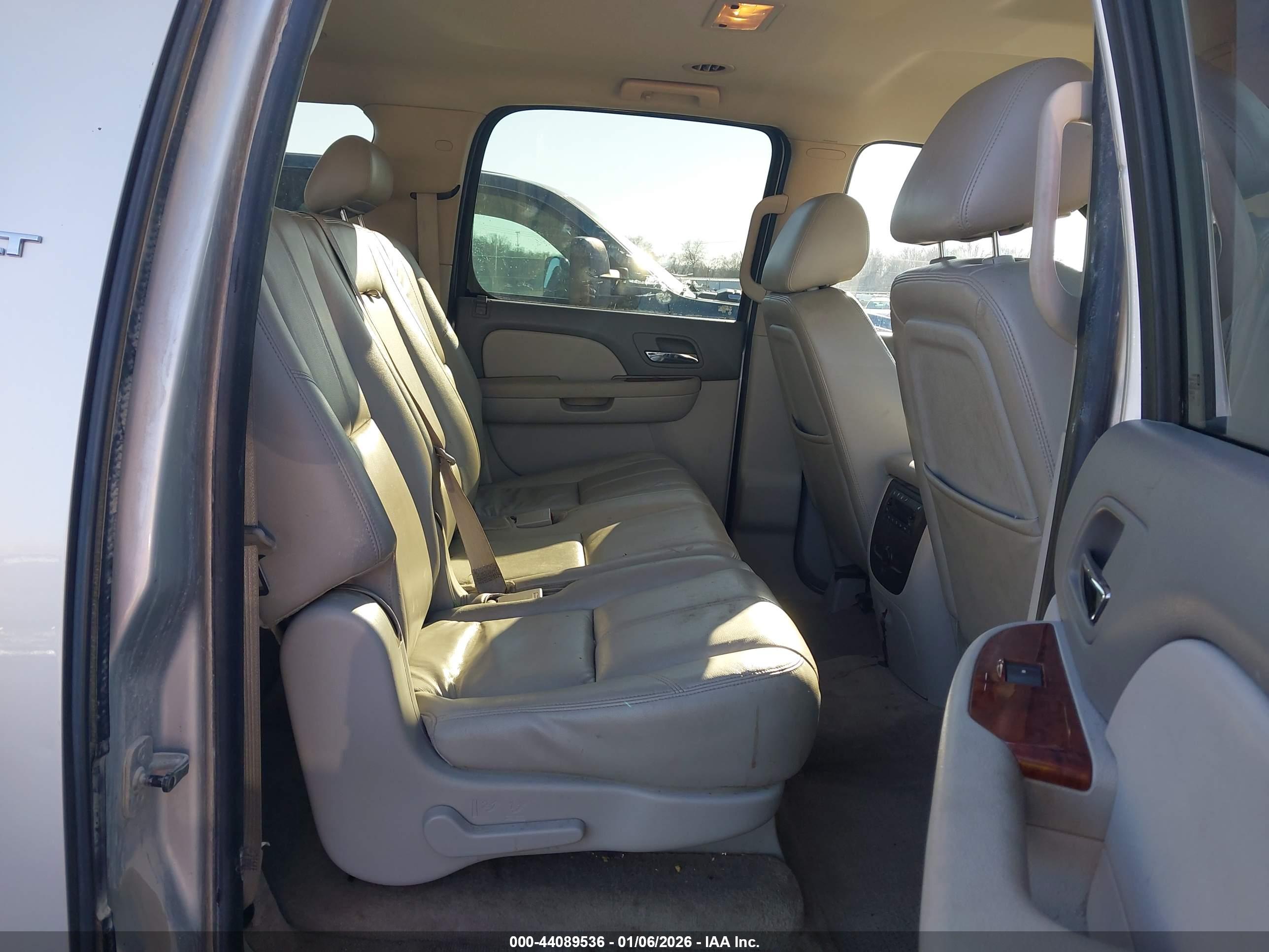 GMC YUKON image 8