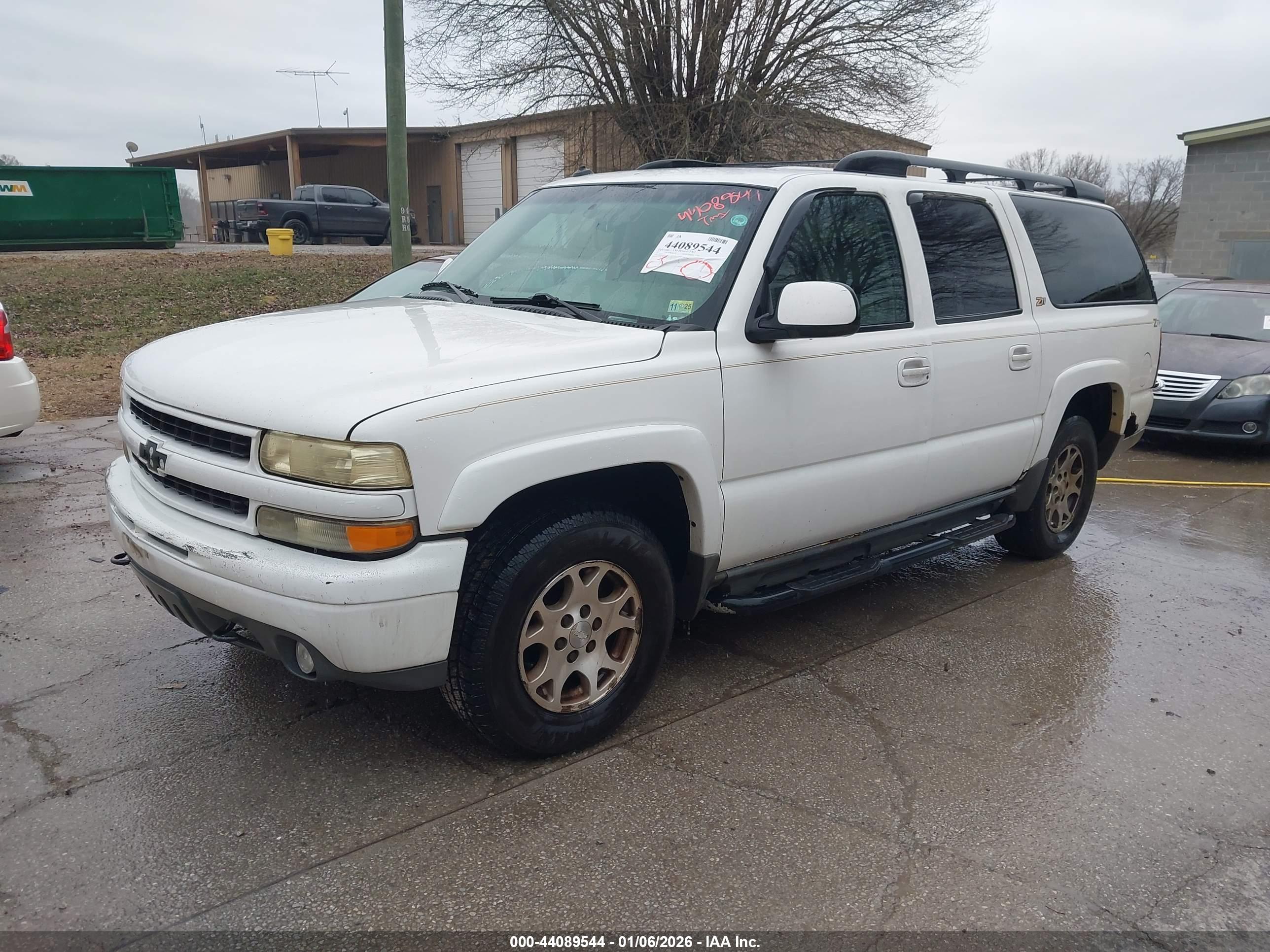 CHEVROLET SUBURBAN image 2