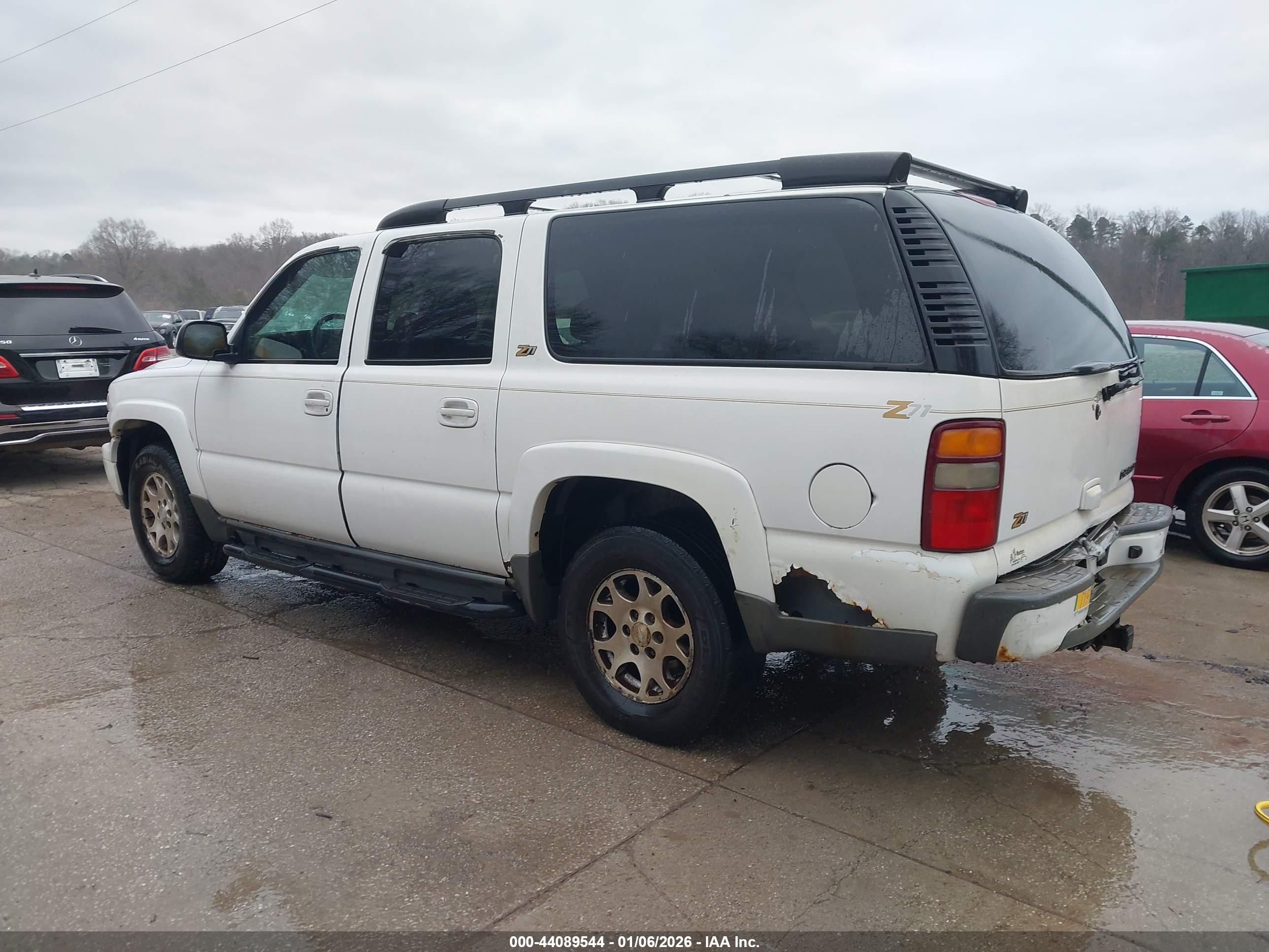 CHEVROLET SUBURBAN image 3