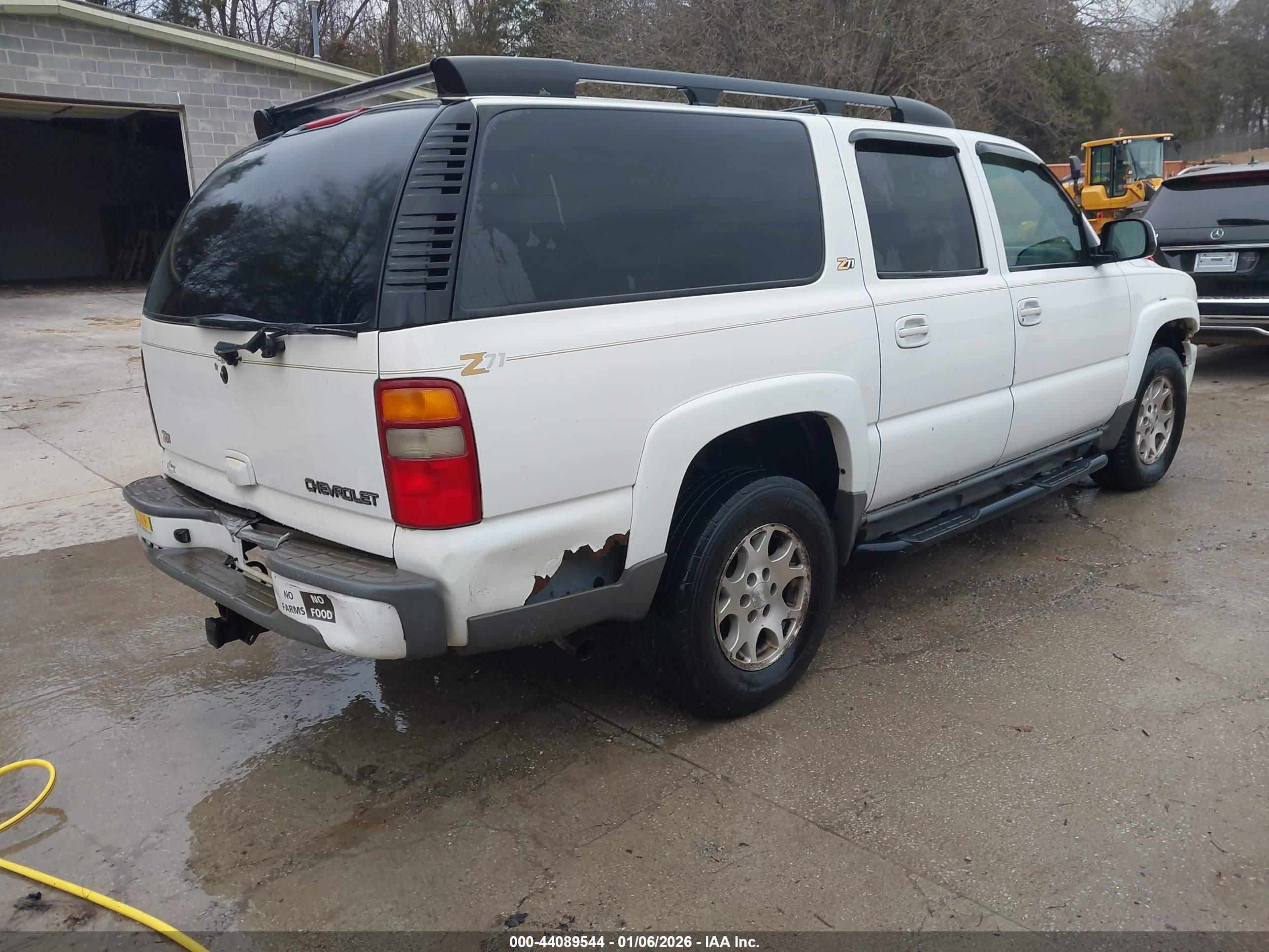 CHEVROLET SUBURBAN image 4