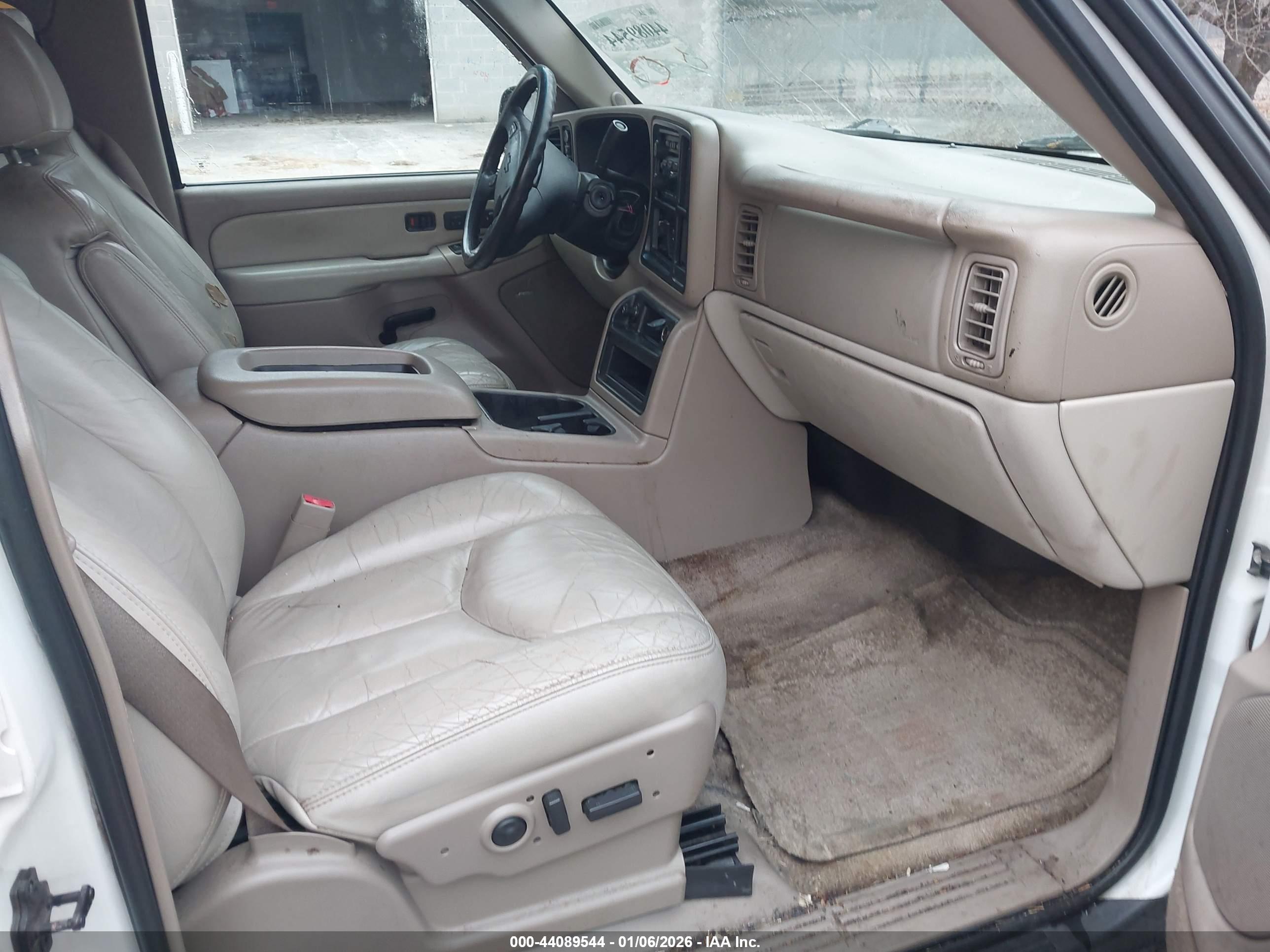 CHEVROLET SUBURBAN image 5